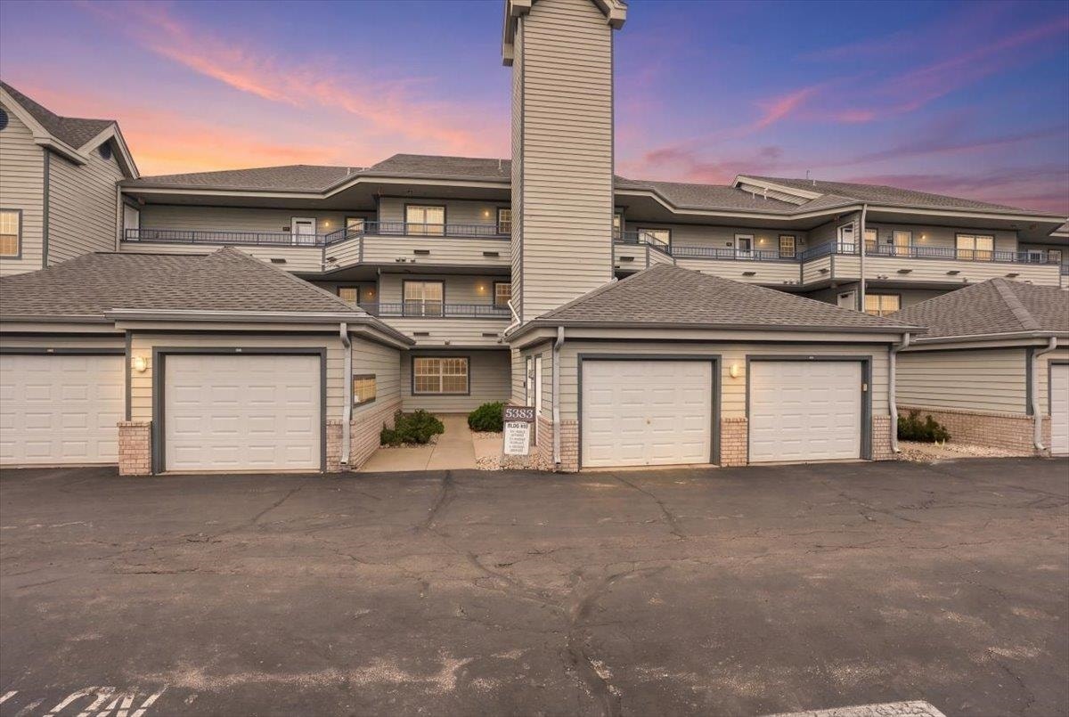 5383 Mariners Cove Drive, #414, Westport, WI 53704