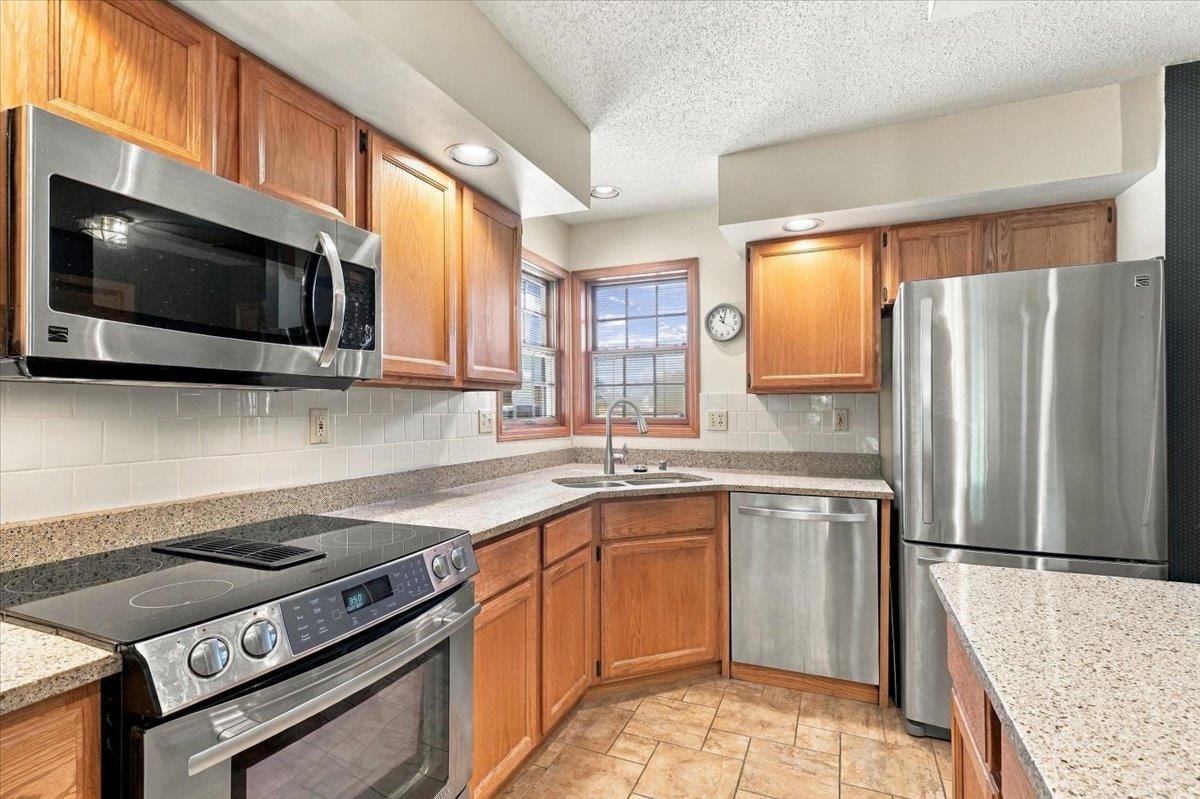 5383 Mariners Cove Drive, #414, Westport, WI 53704