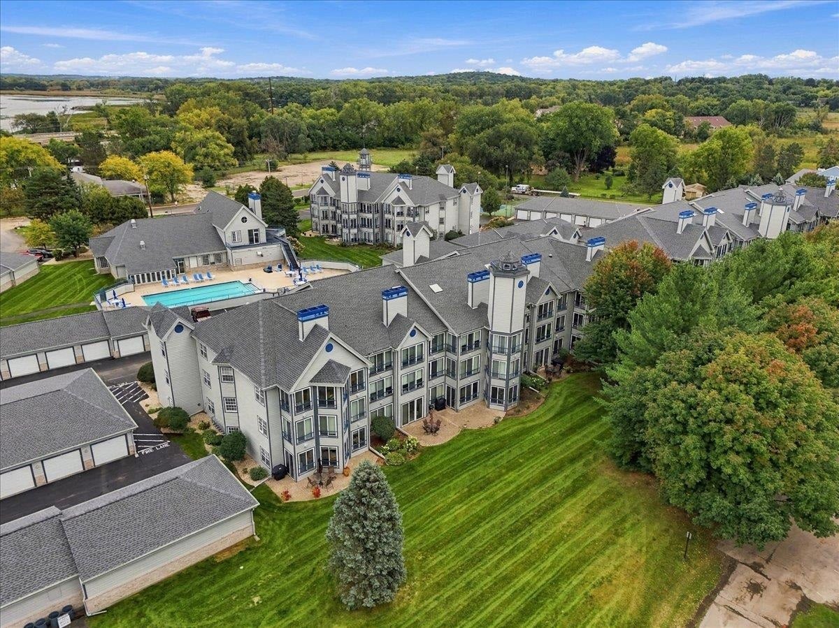5383 Mariners Cove Drive, #414, Westport, WI 53704