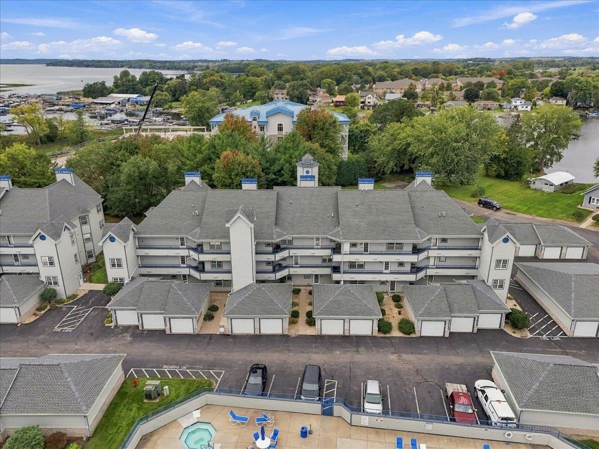 5383 Mariners Cove Drive, #414, Westport, WI 53704