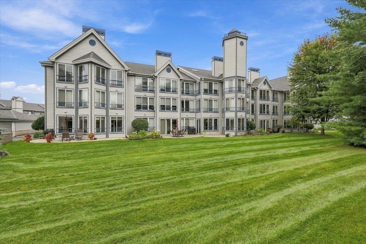 5383 Mariners Cove Drive, #414, Westport, WI 53704