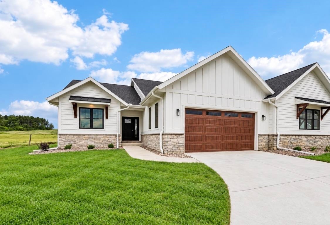 2415 Bluestem Crossing, #Lot2, Prairie Du Sac, WI 53578