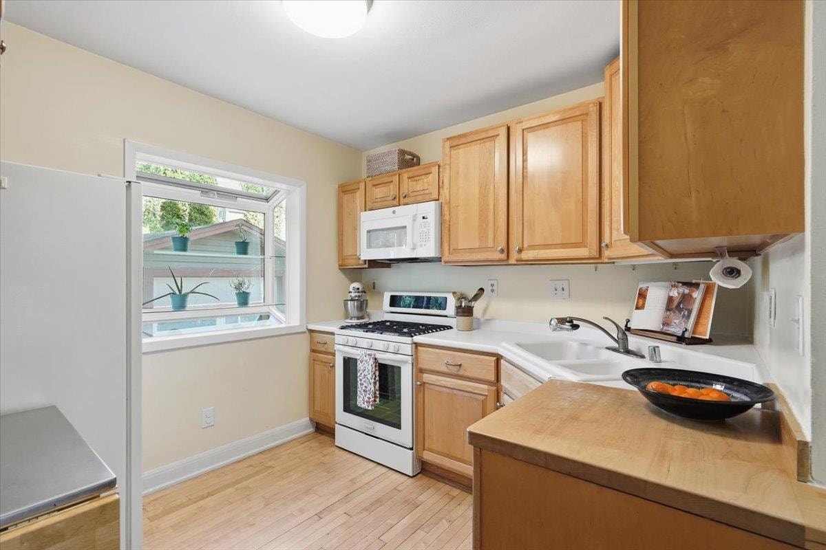 2426 Commonwealth Avenue, Madison, WI 53711