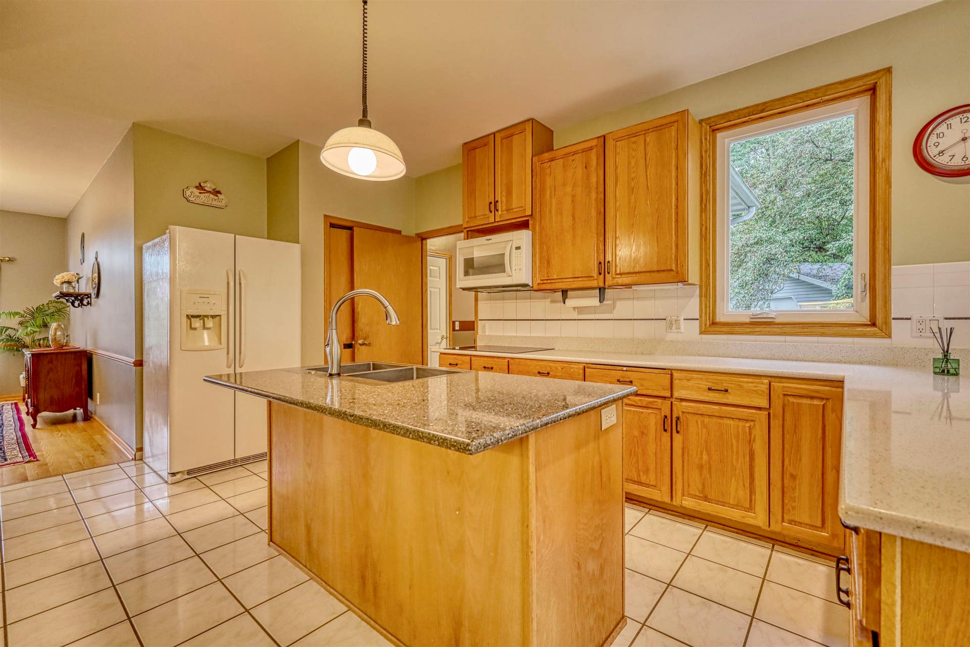 3115 Hawks Haven Trail, Bristol, WI 53532