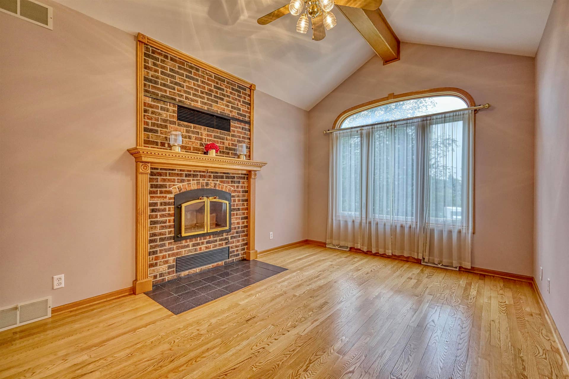 3115 Hawks Haven Trail, Bristol, WI 53532