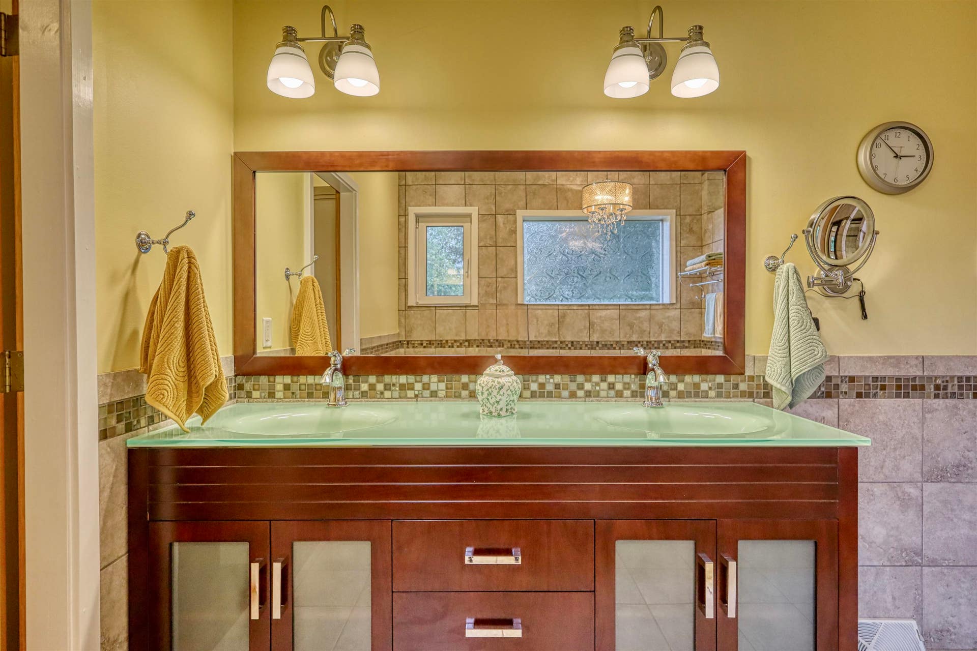 3115 Hawks Haven Trail, Bristol, WI 53532