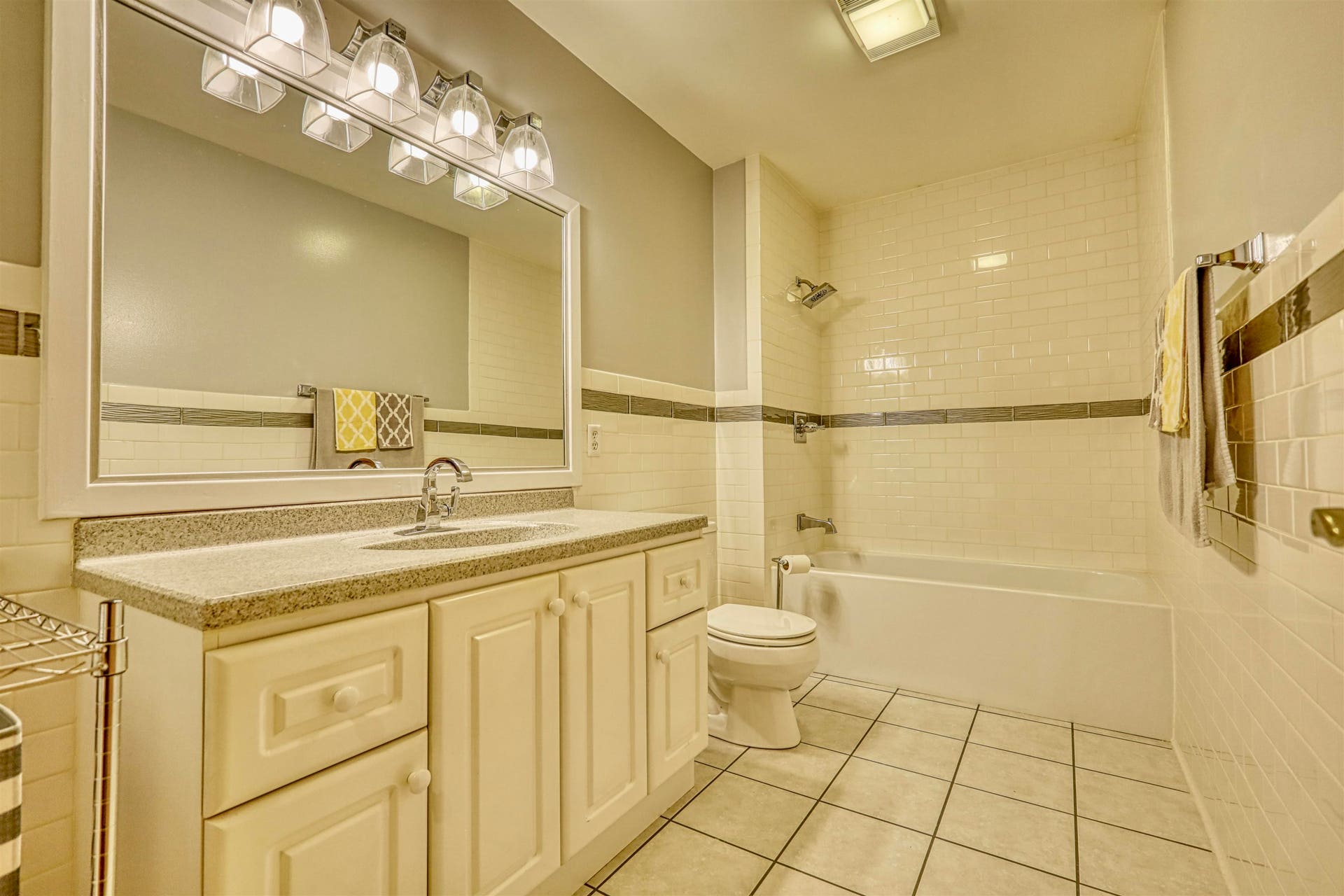 3115 Hawks Haven Trail, Bristol, WI 53532