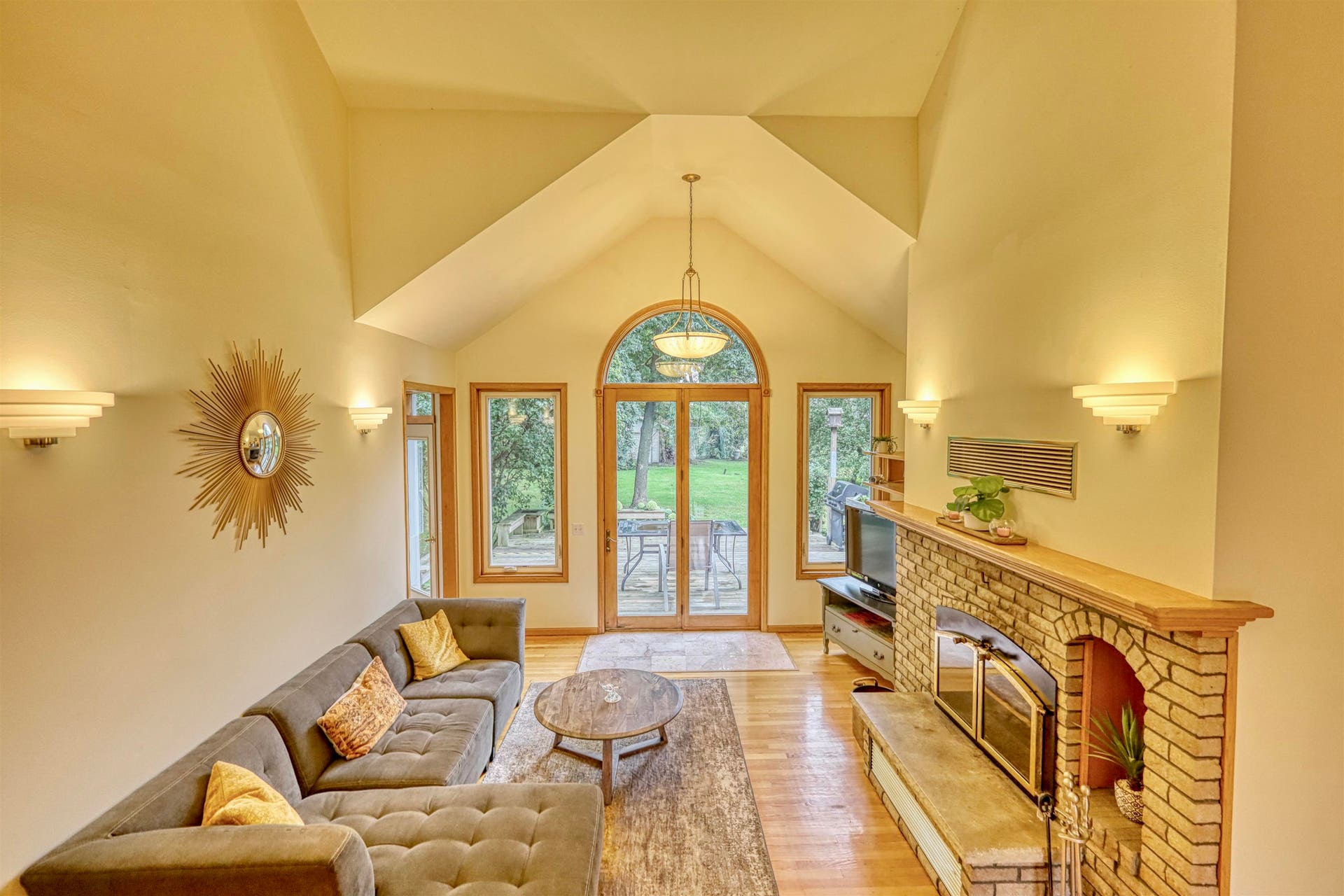3115 Hawks Haven Trail, Bristol, WI 53532