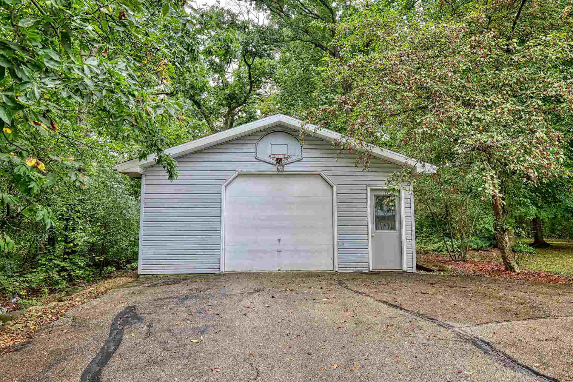 3115 Hawks Haven Trail, Bristol, WI 53532