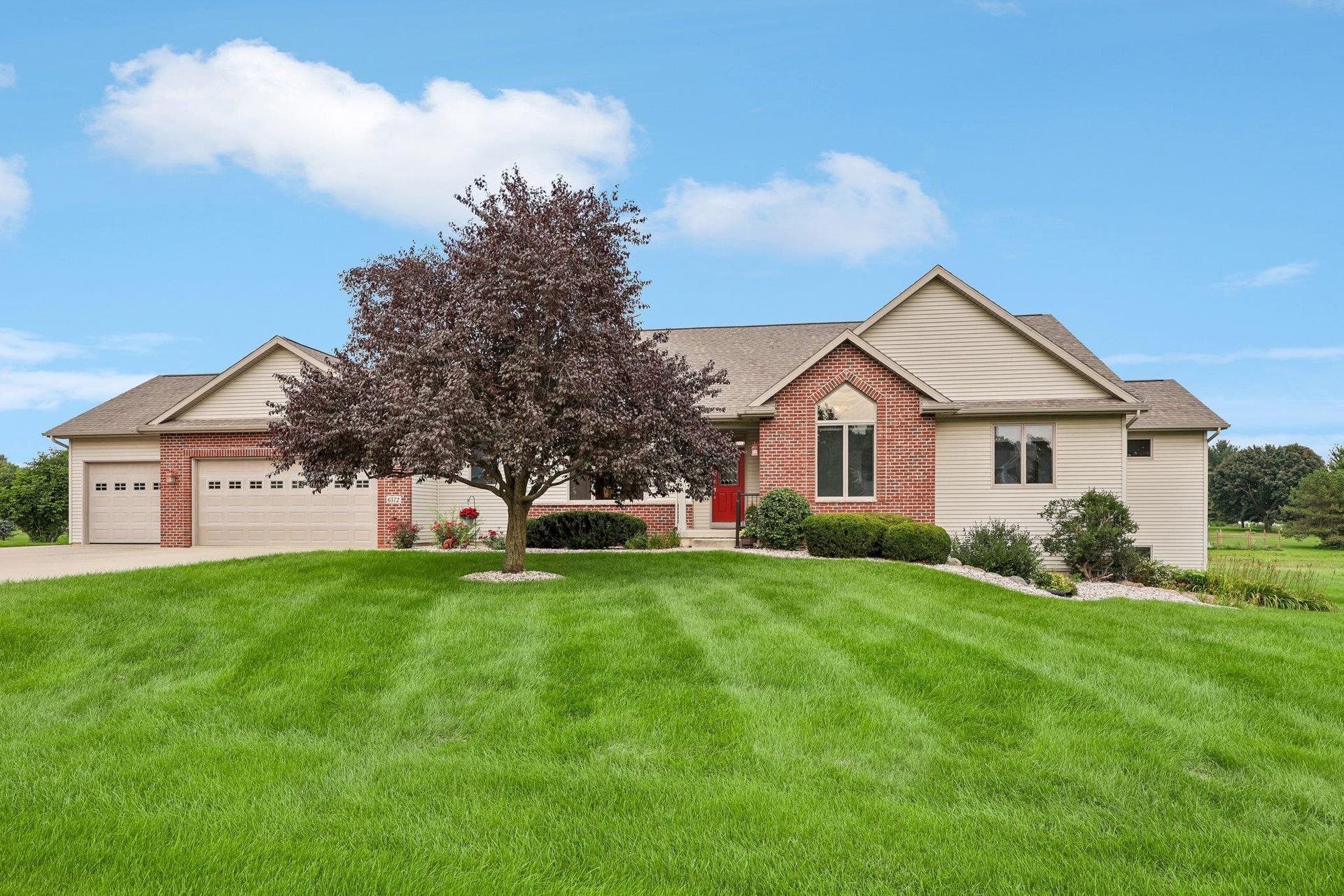 6572 Kimberly Way, Windsor, WI 53532