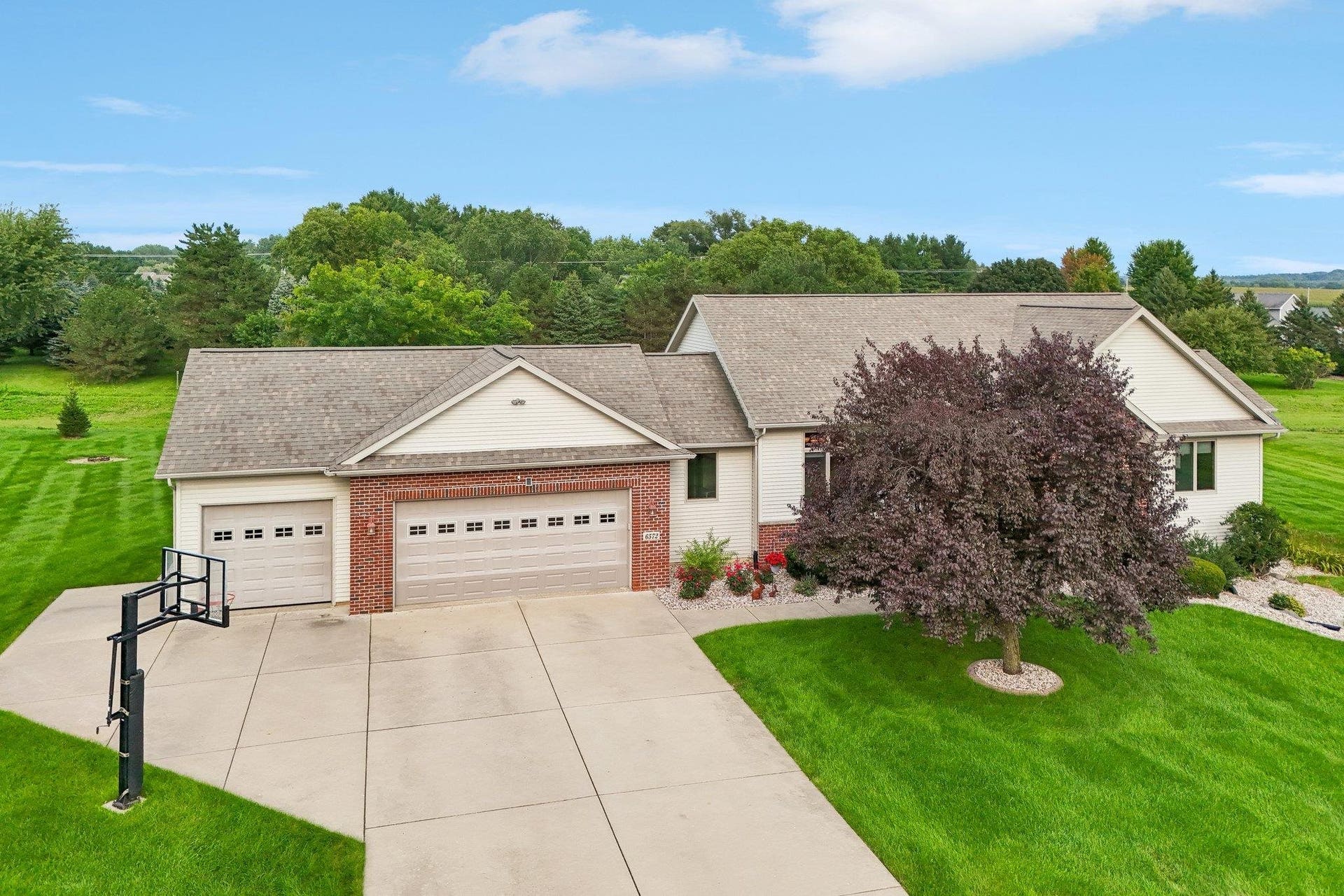 6572 Kimberly Way, Windsor, WI 53532
