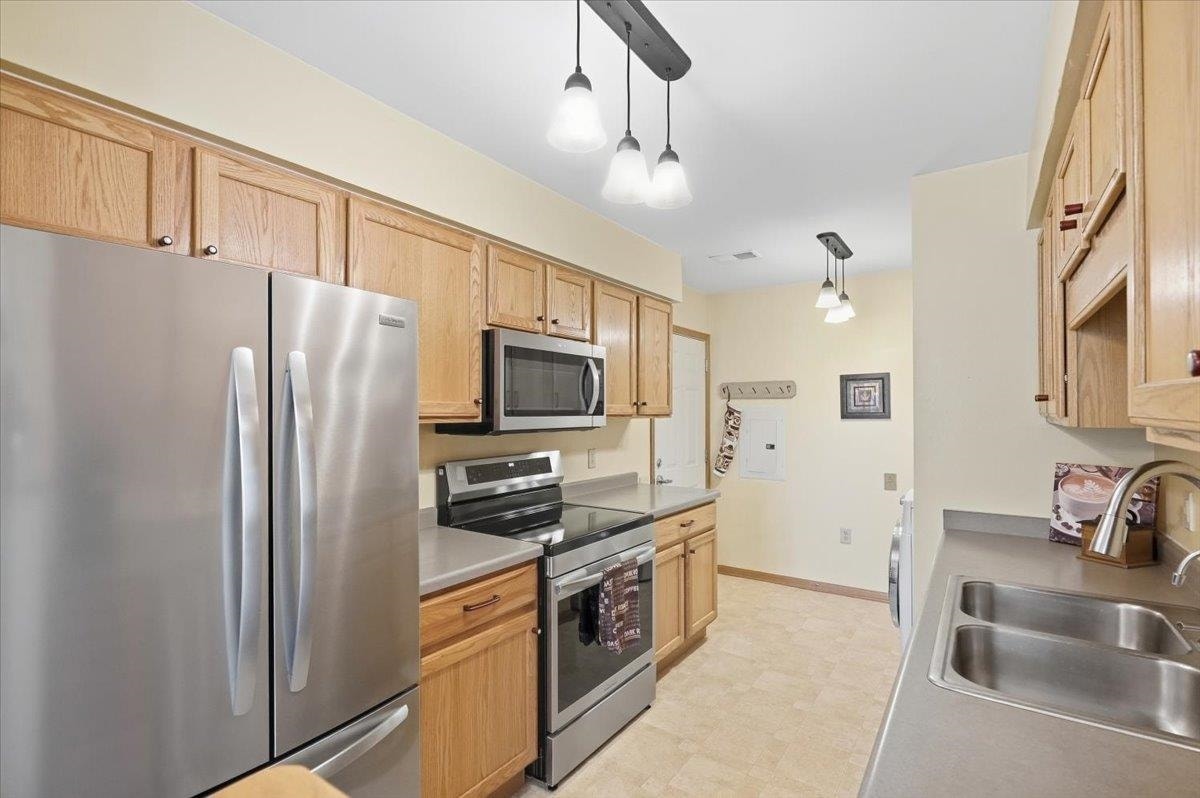 221 Larkspur Court, Sun Prairie, WI 53590