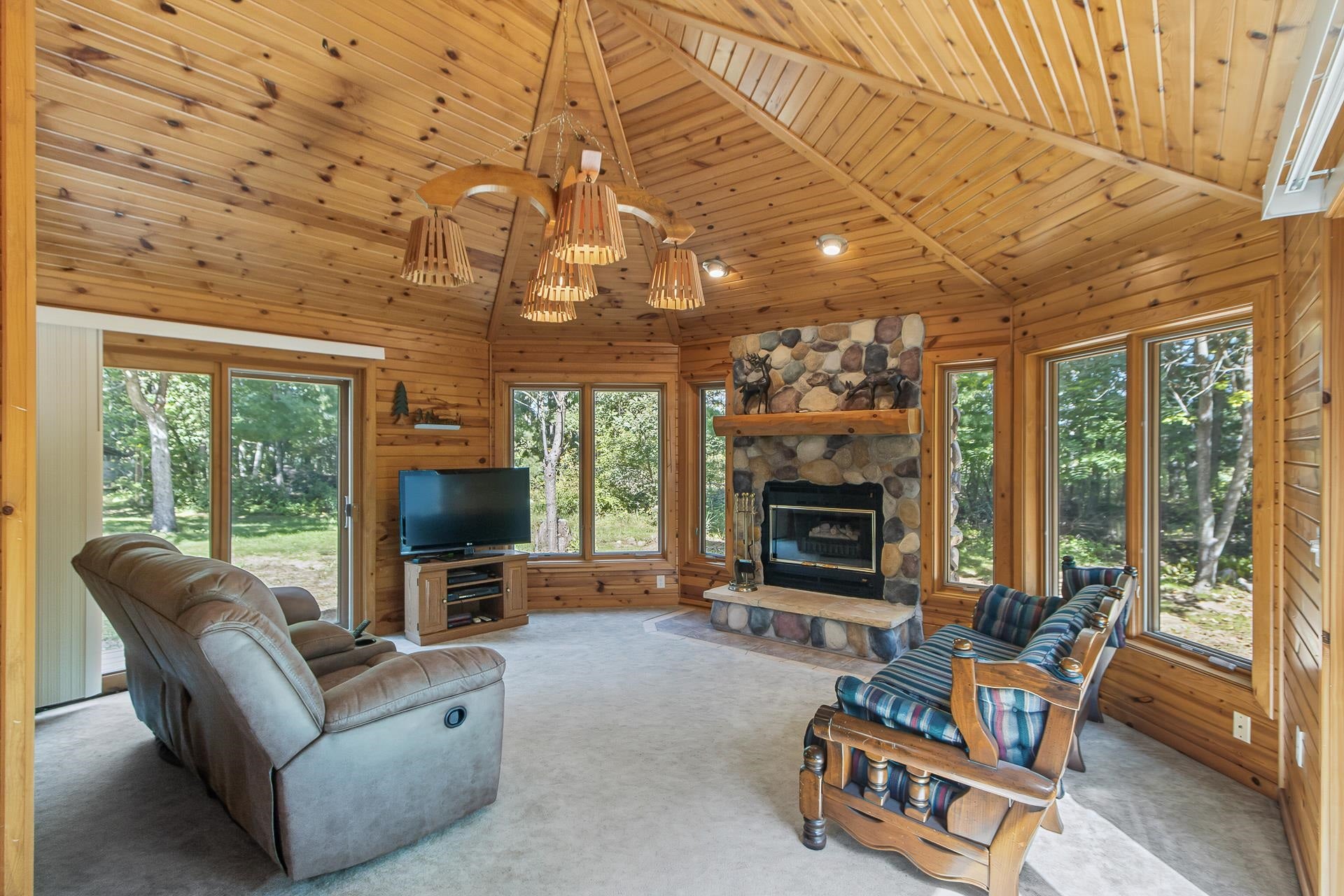 N8988 Deerborn Avenue, Springfield, WI 53964