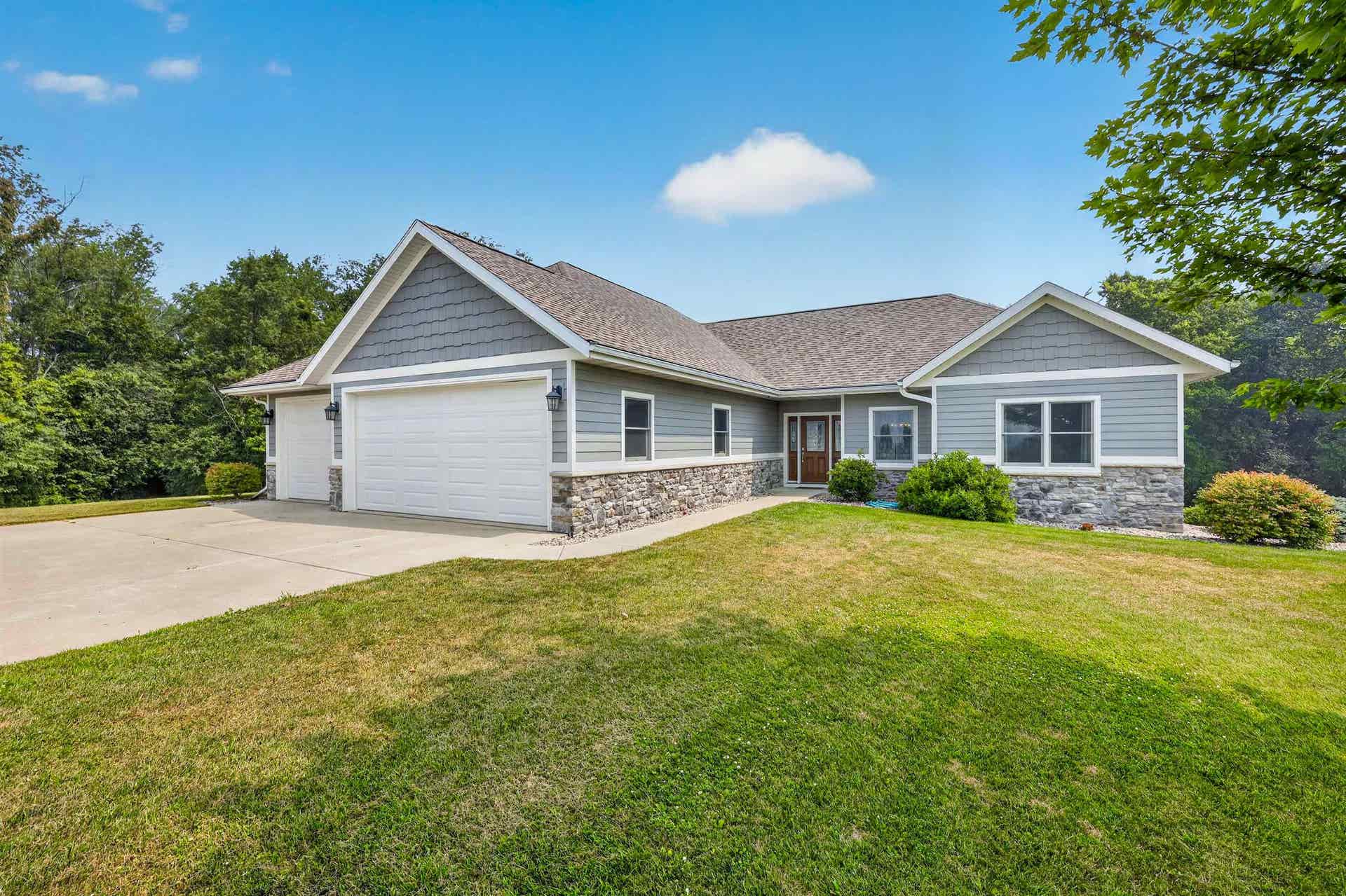 7224 Kickaboo Road, Springfield, WI 53597