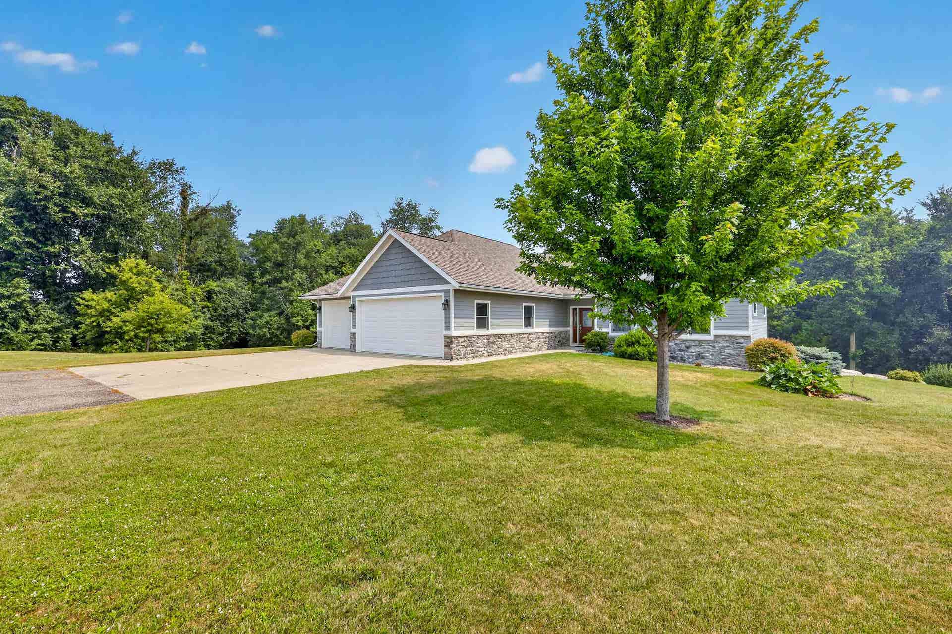 7224 Kickaboo Road, Springfield, WI 53597