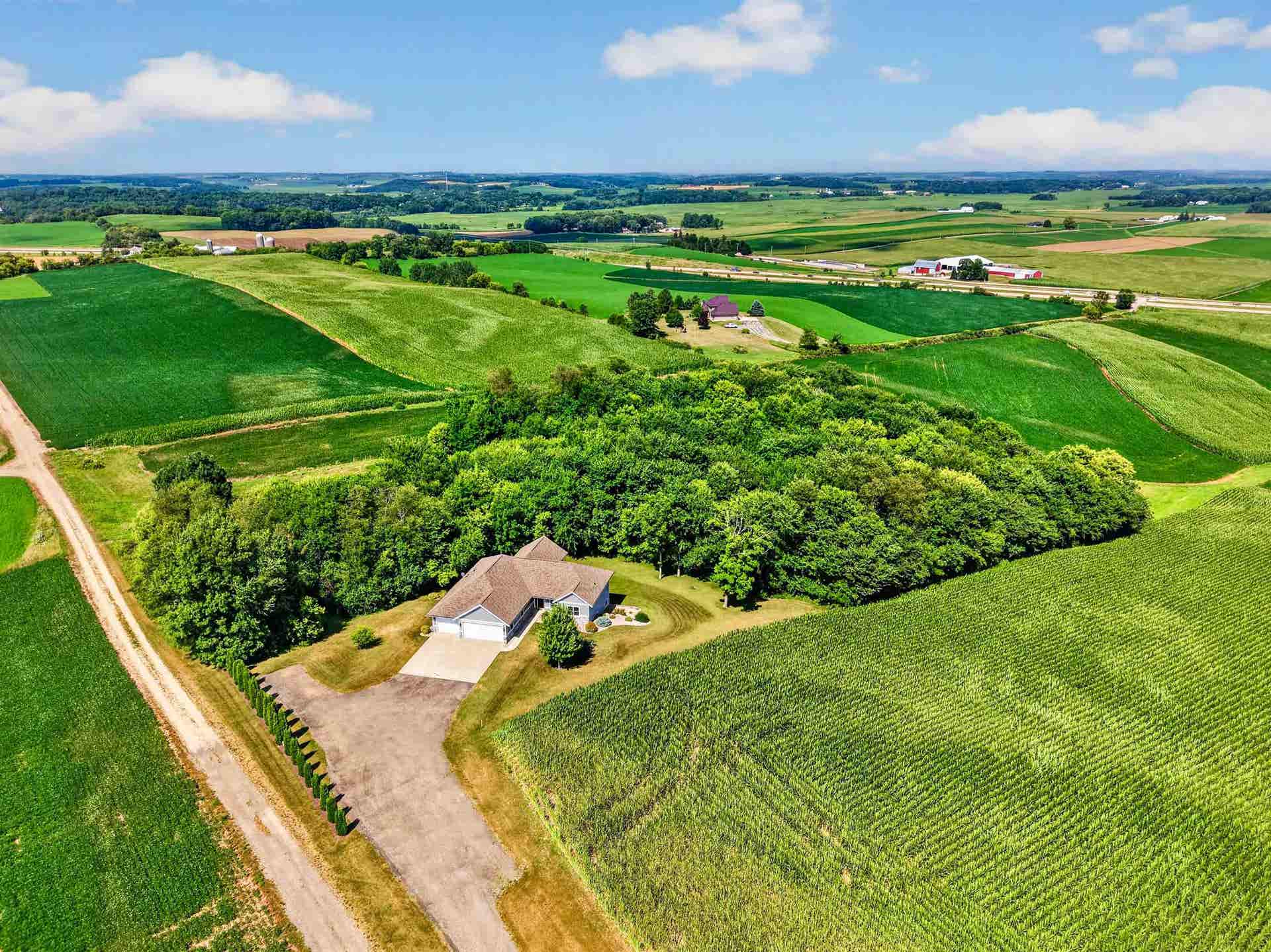 7224 Kickaboo Road, Springfield, WI 53597