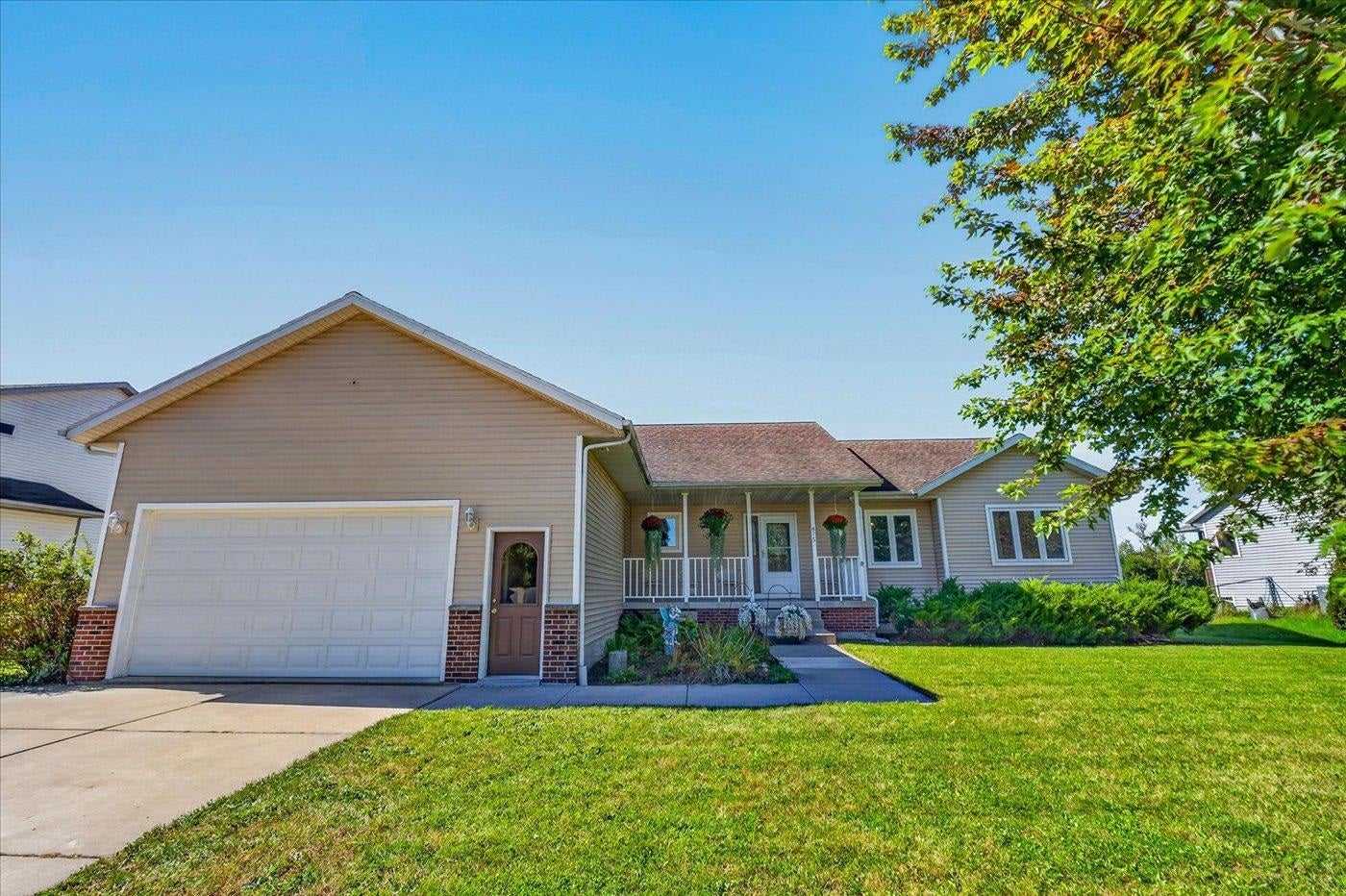 875 Merri Hill Drive, Oregon, WI 53575