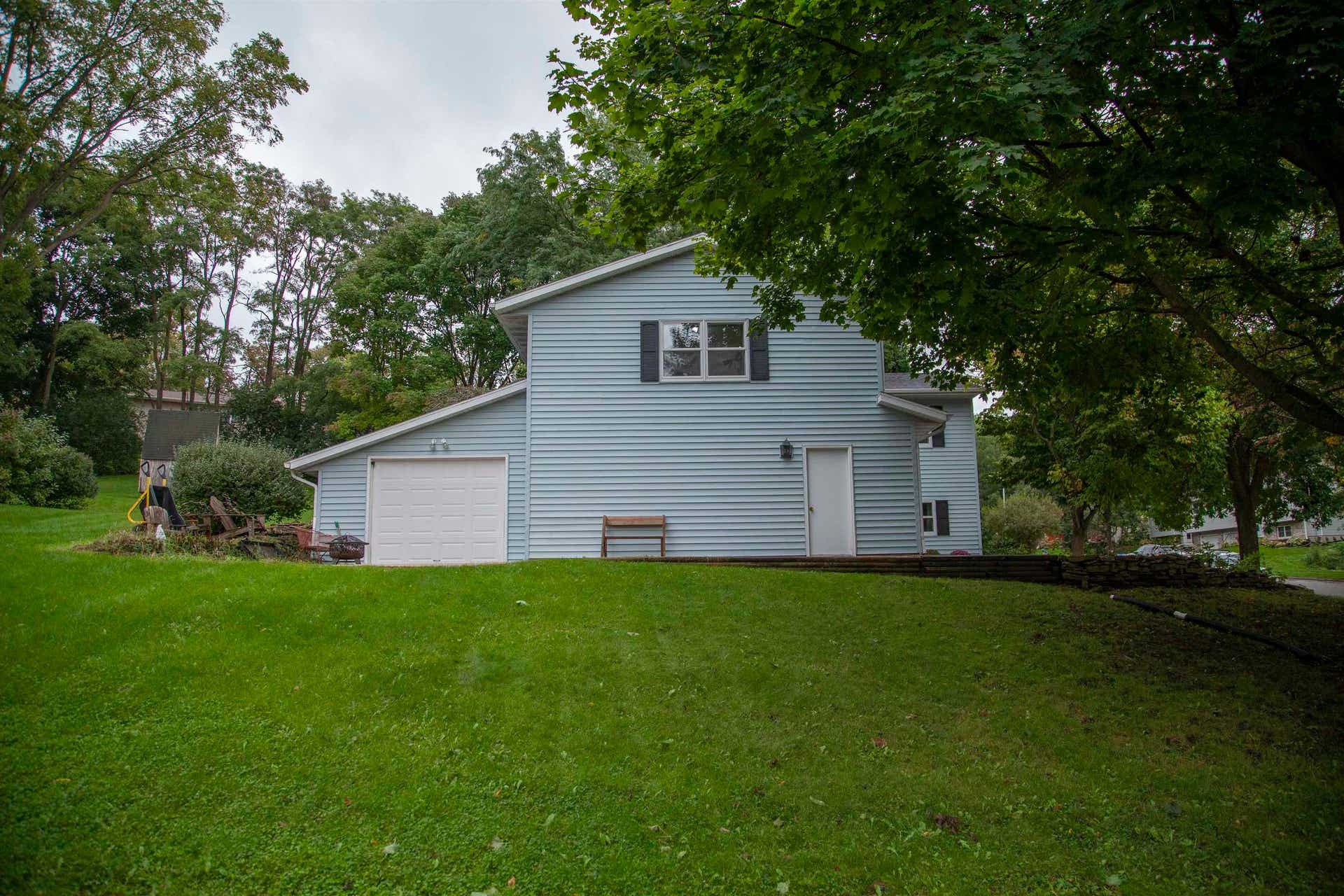 400 Oak Valley Road, Mount Horeb, WI 53572