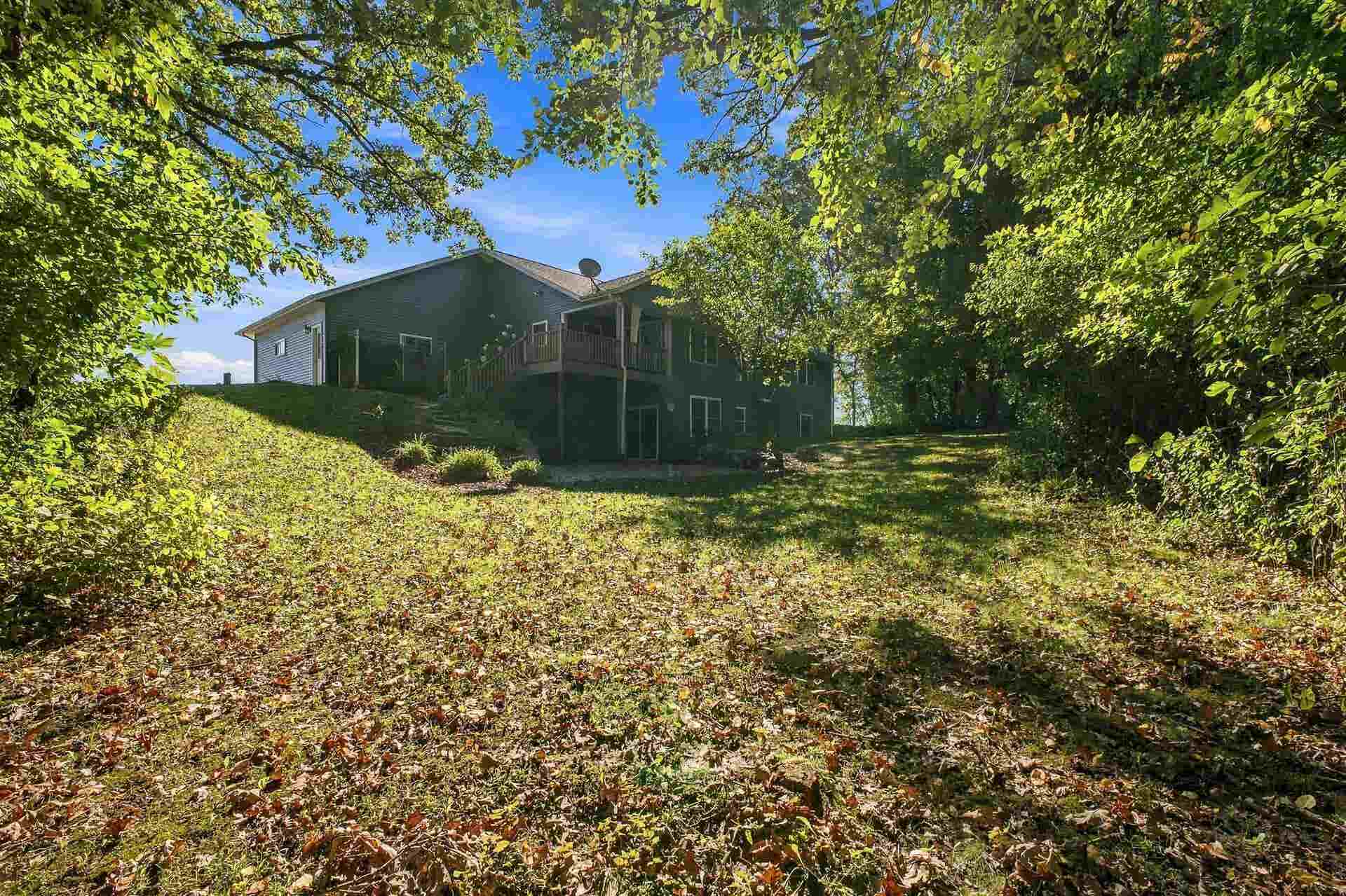 W10886 Westfox Road, Fox Lake, WI 53933