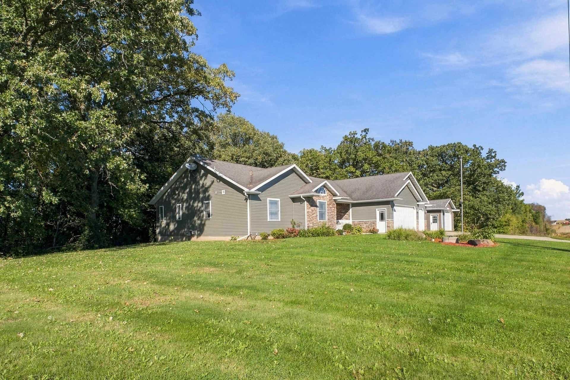 W10886 Westfox Road, Fox Lake, WI 53933