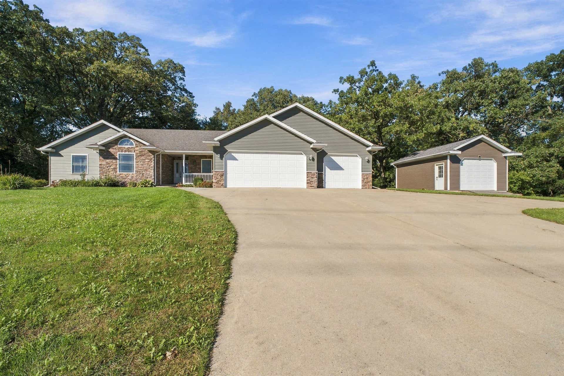 W10886 Westfox Road, Fox Lake, WI 53933