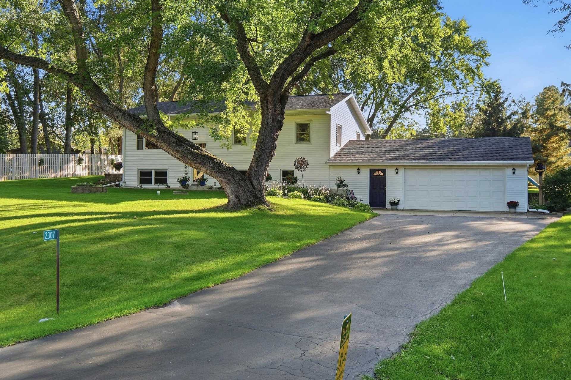 2307 White Oak Trail, Dunn, WI 53575