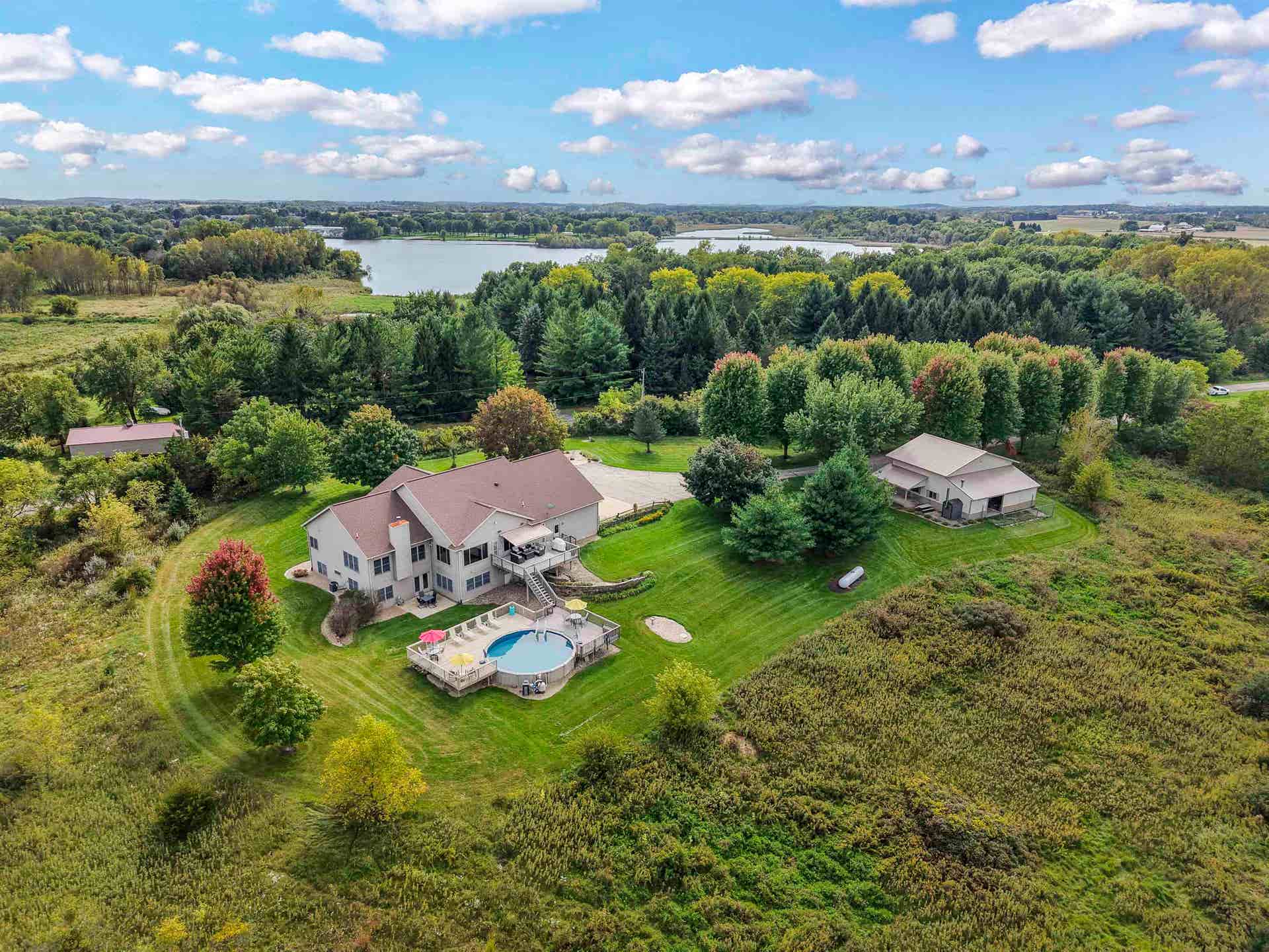 852 Canal Road, Medina, WI 53559
