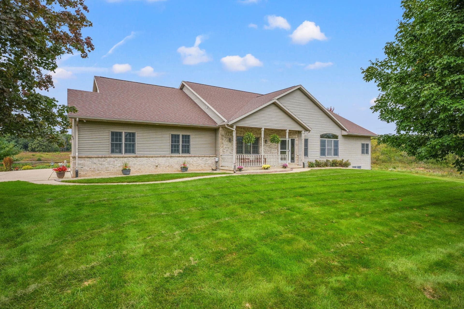 852 Canal Road, Medina, WI 53559