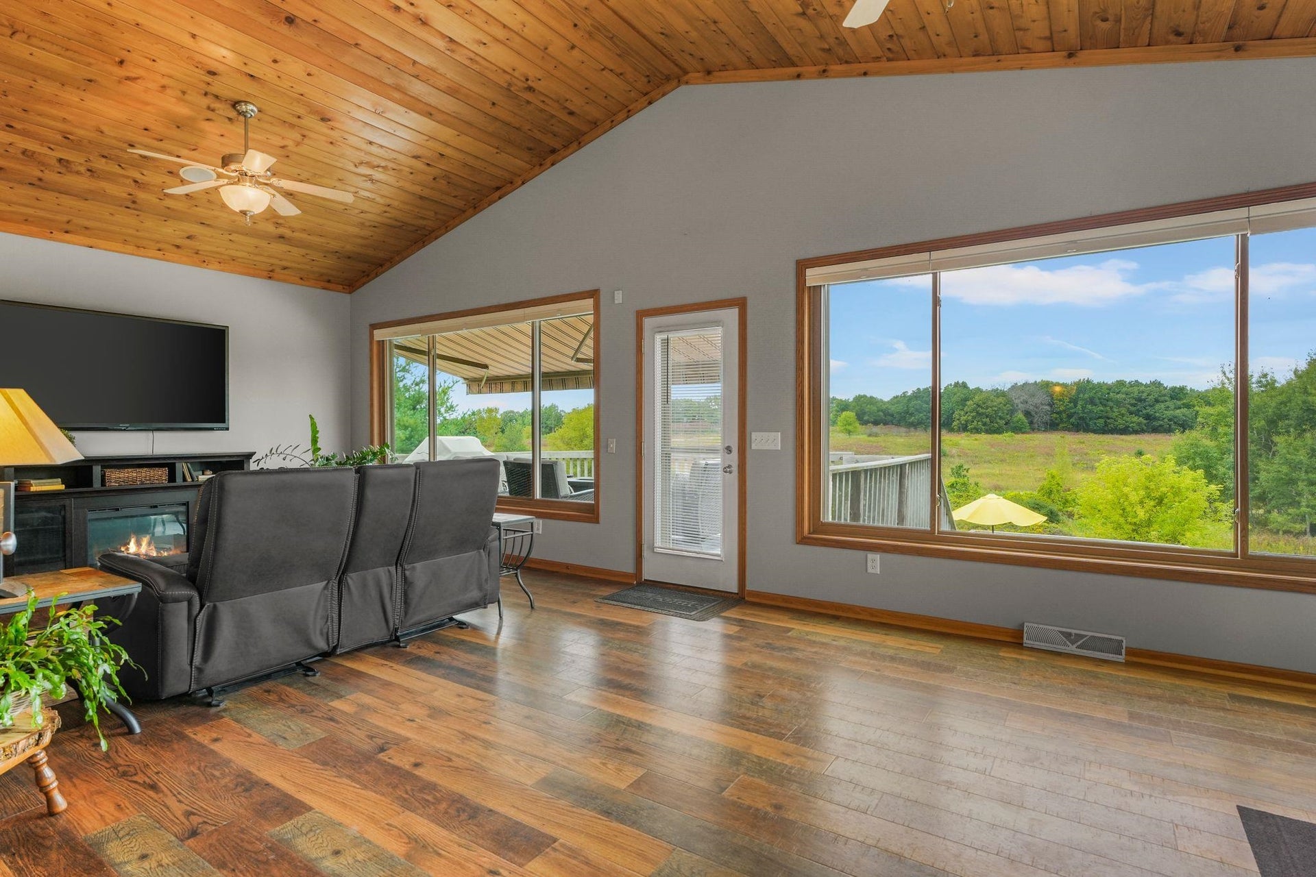 852 Canal Road, Medina, WI 53559