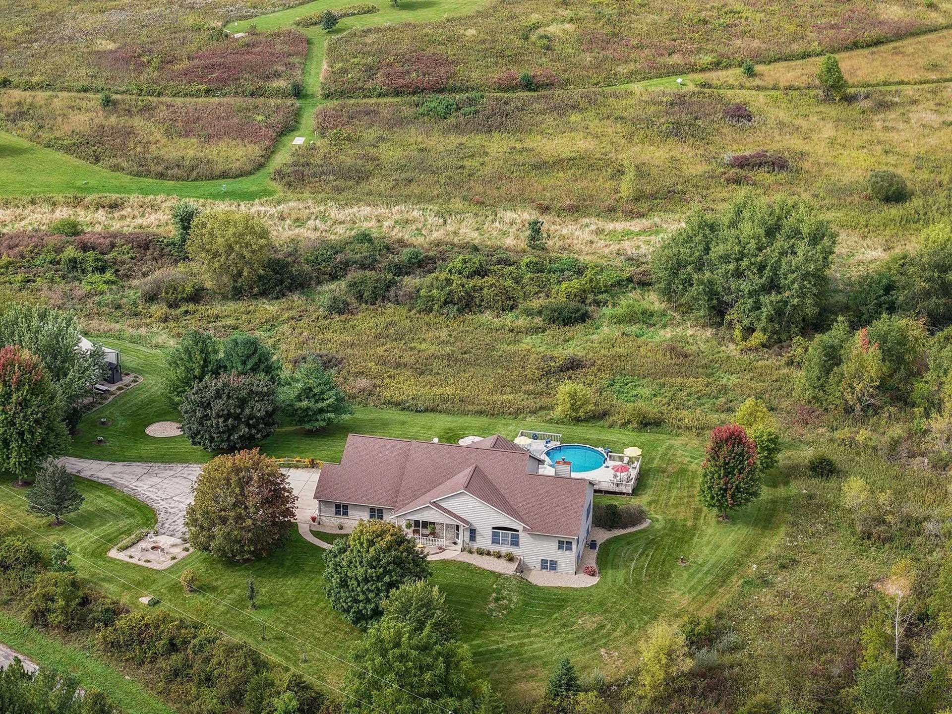 852 Canal Road, Medina, WI 53559