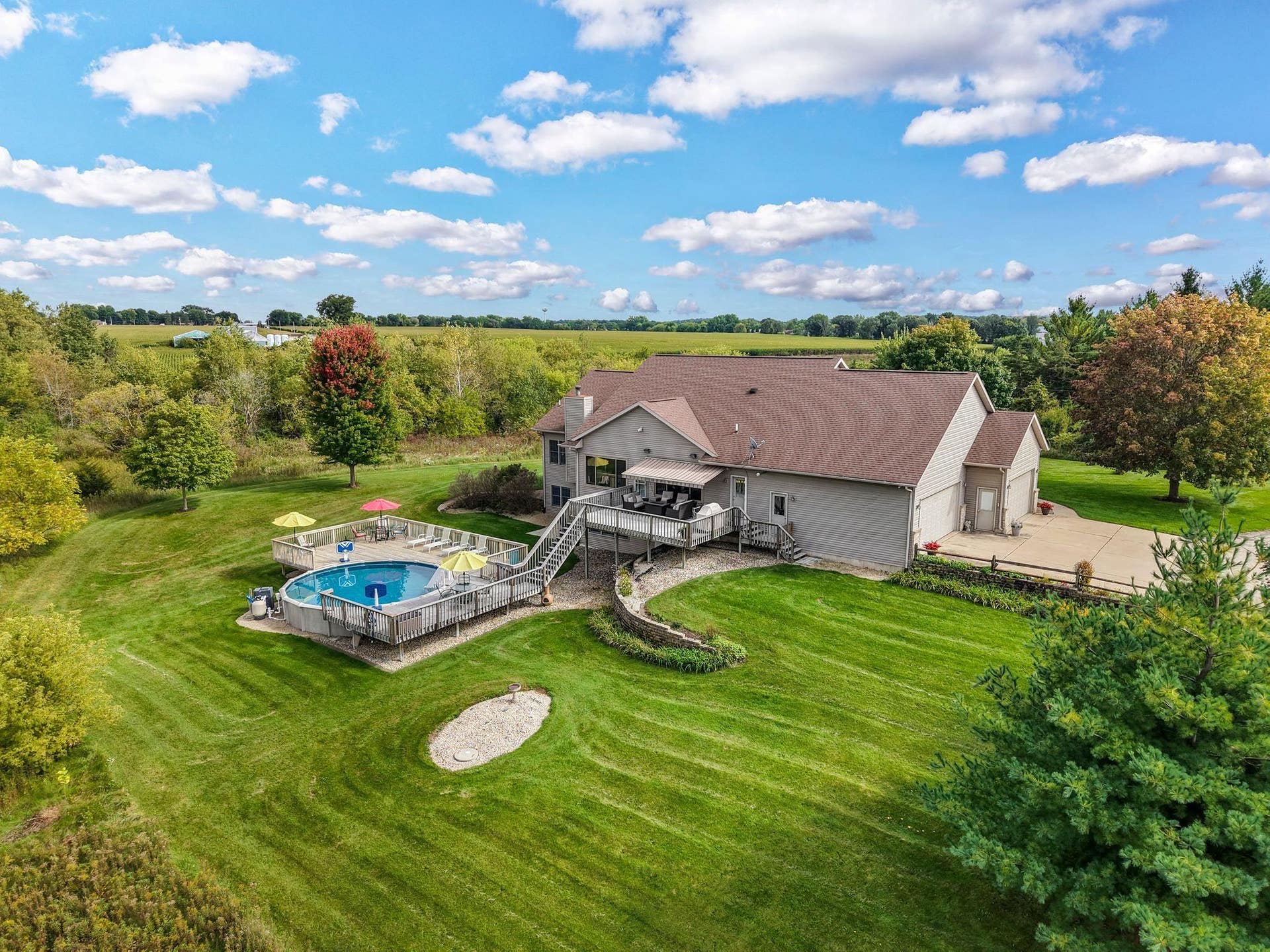 852 Canal Road, Medina, WI 53559