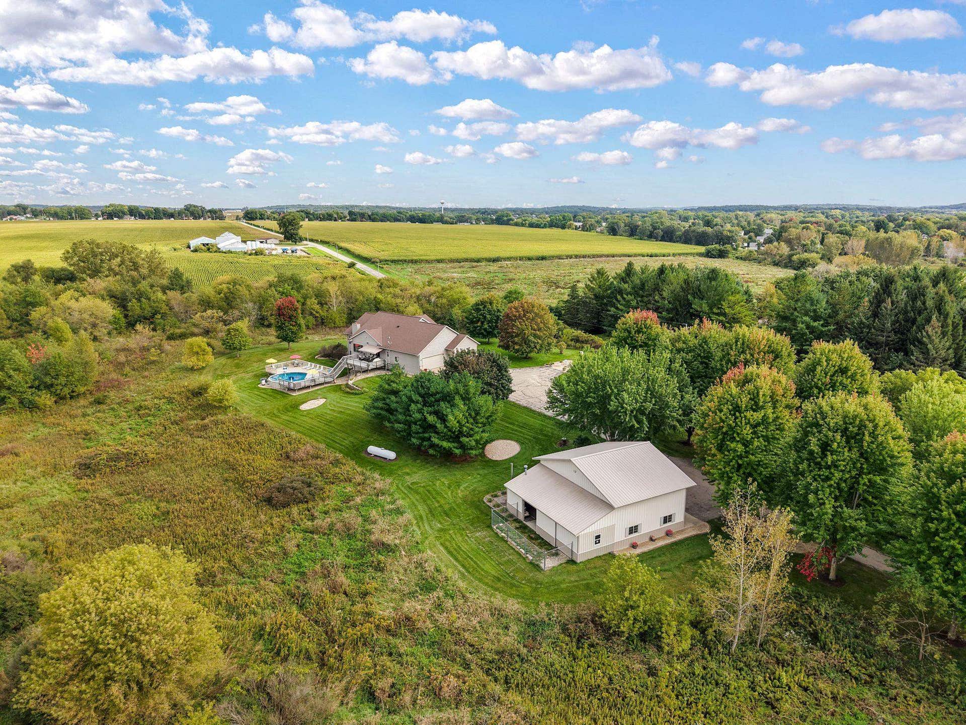 852 Canal Road, Medina, WI 53559