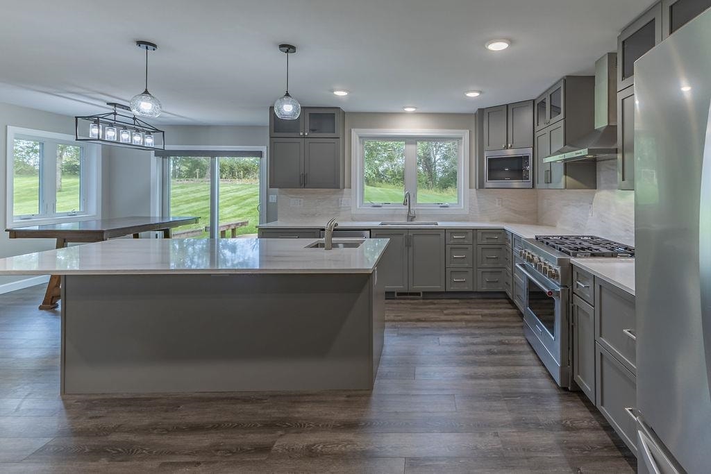 N6877 Briggs Road, Holland, WI 54636