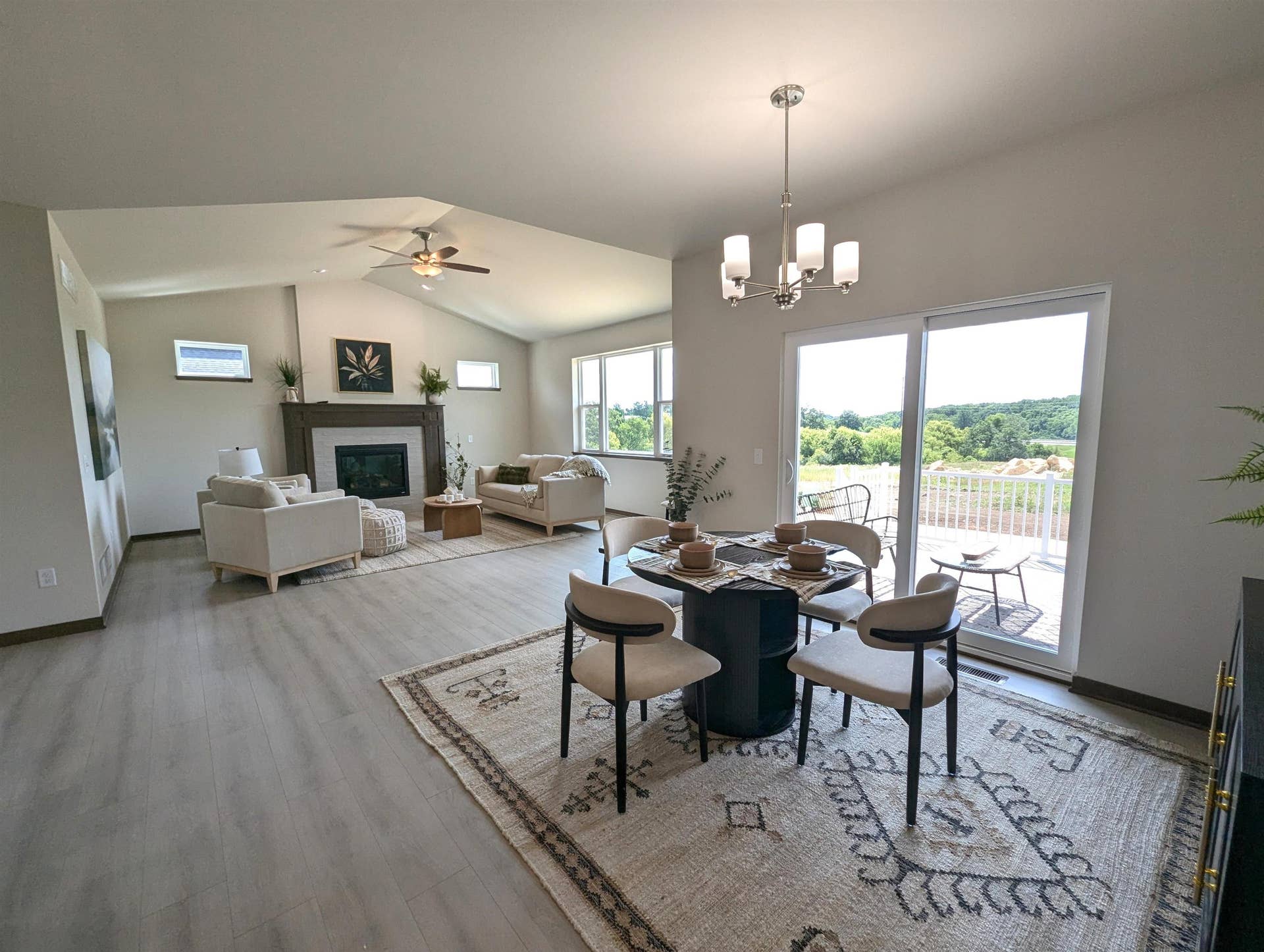 913 Brookview Trail, Mount Horeb, WI 53572
