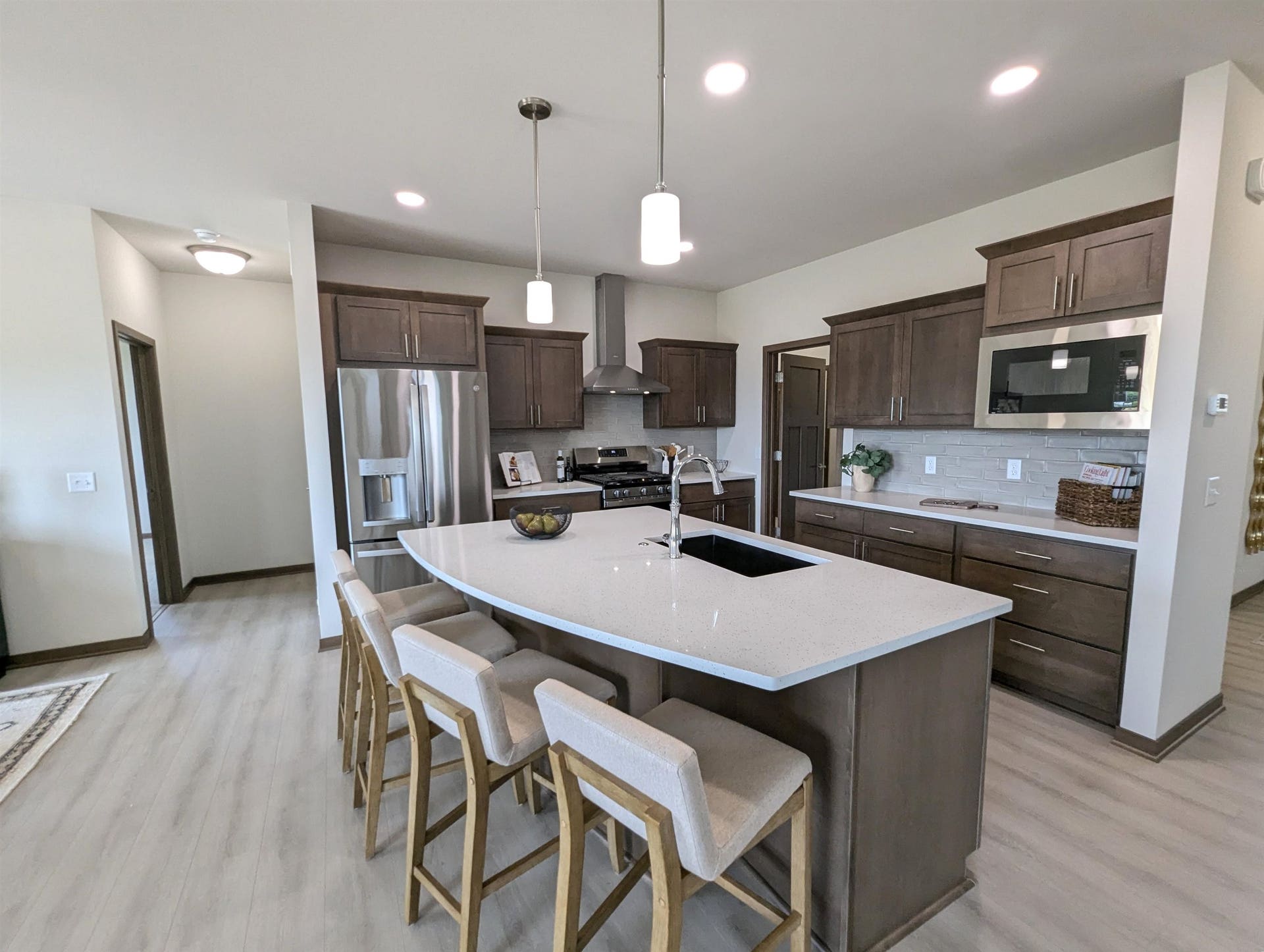 913 Brookview Trail, Mount Horeb, WI 53572