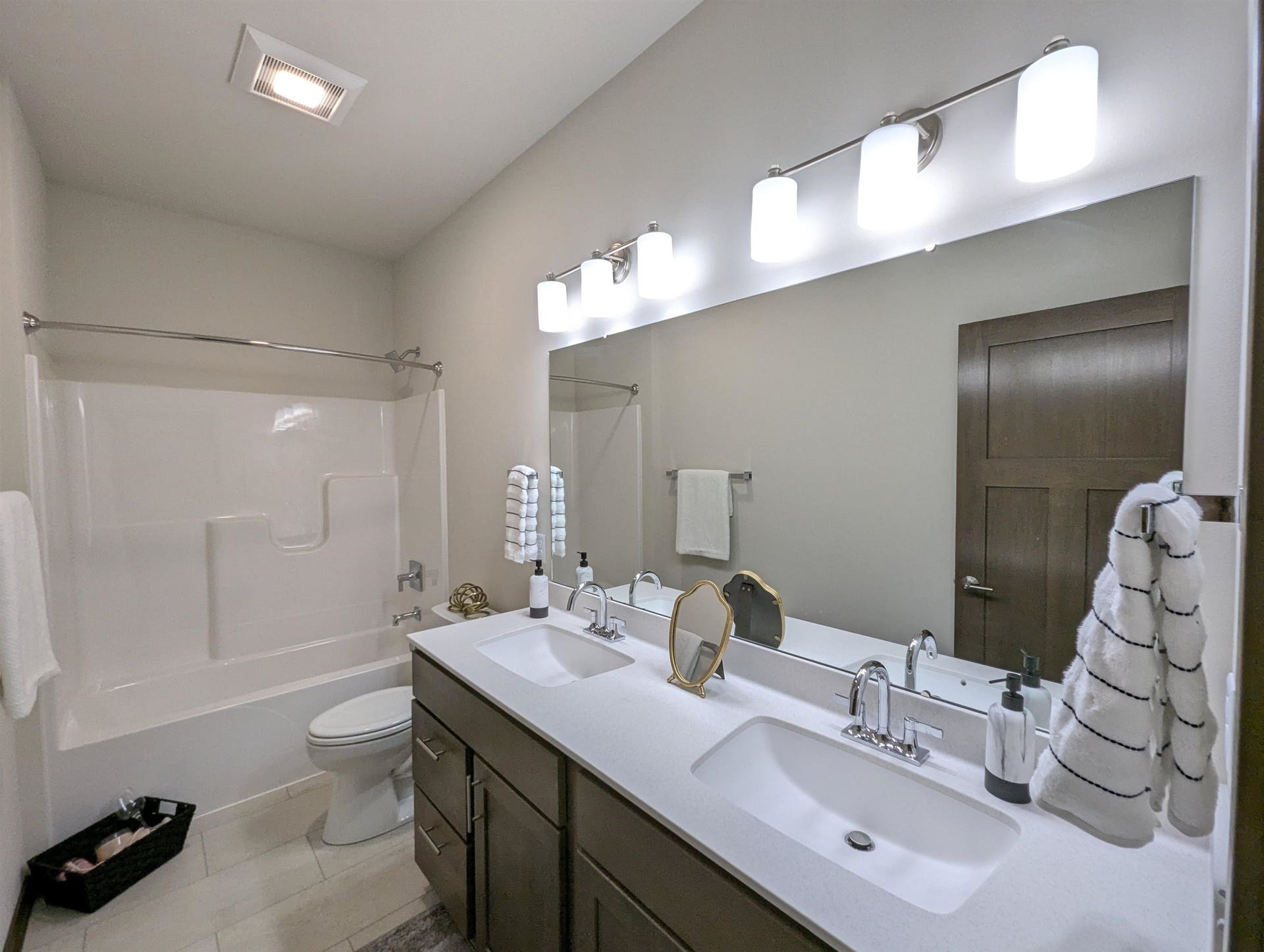 913 Brookview Trail, Mount Horeb, WI 53572