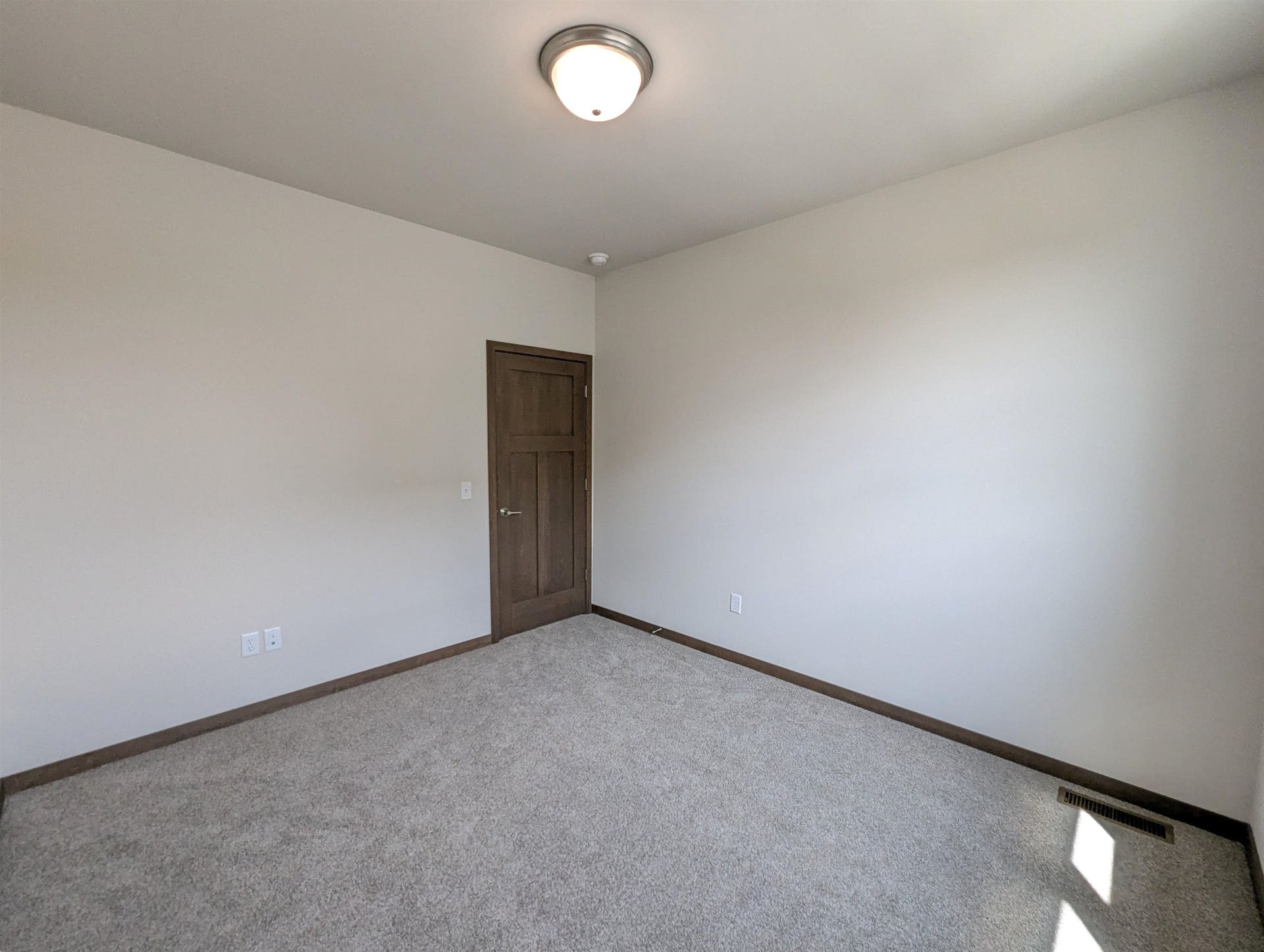 913 Brookview Trail, Mount Horeb, WI 53572
