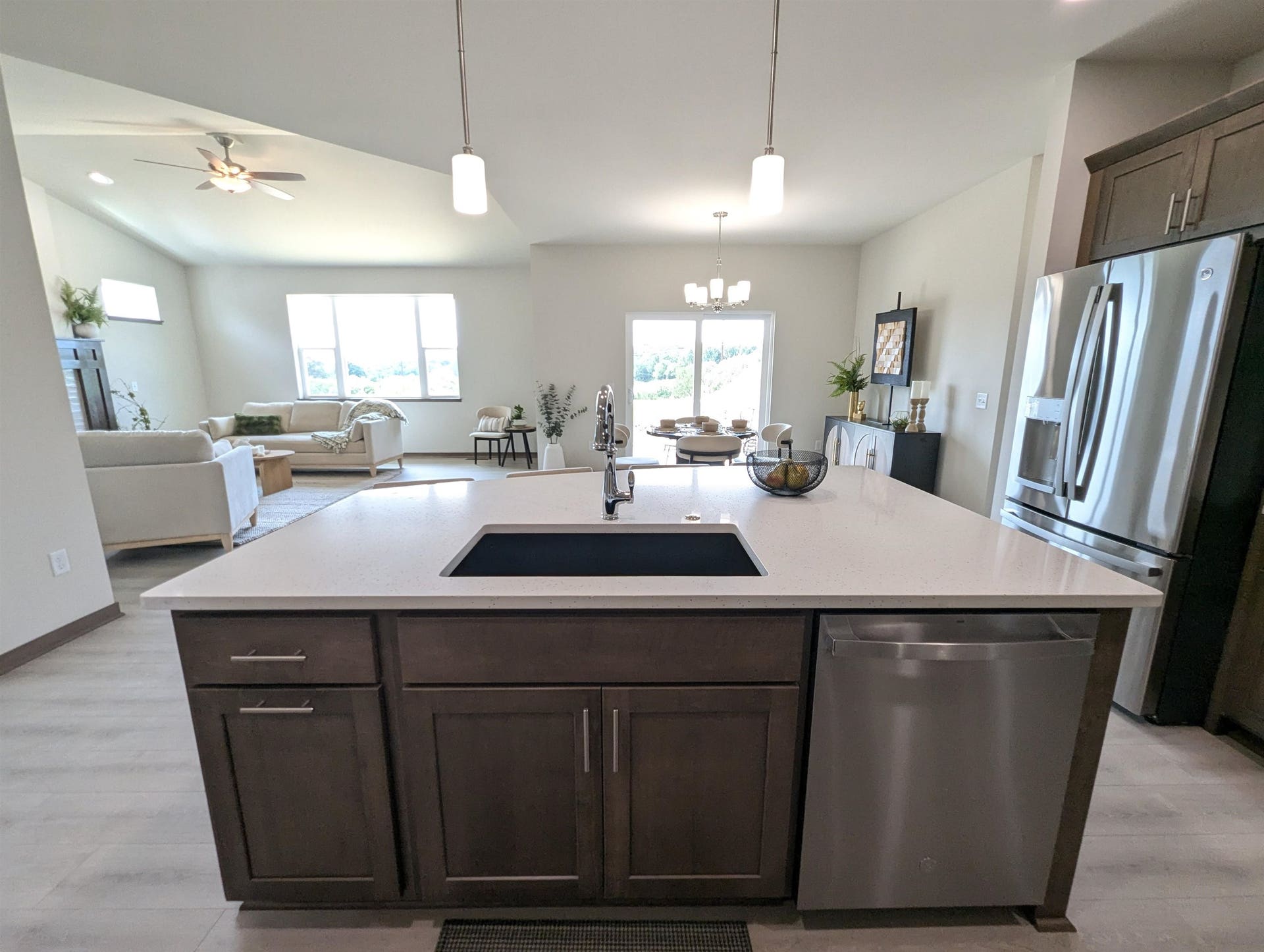 913 Brookview Trail, Mount Horeb, WI 53572
