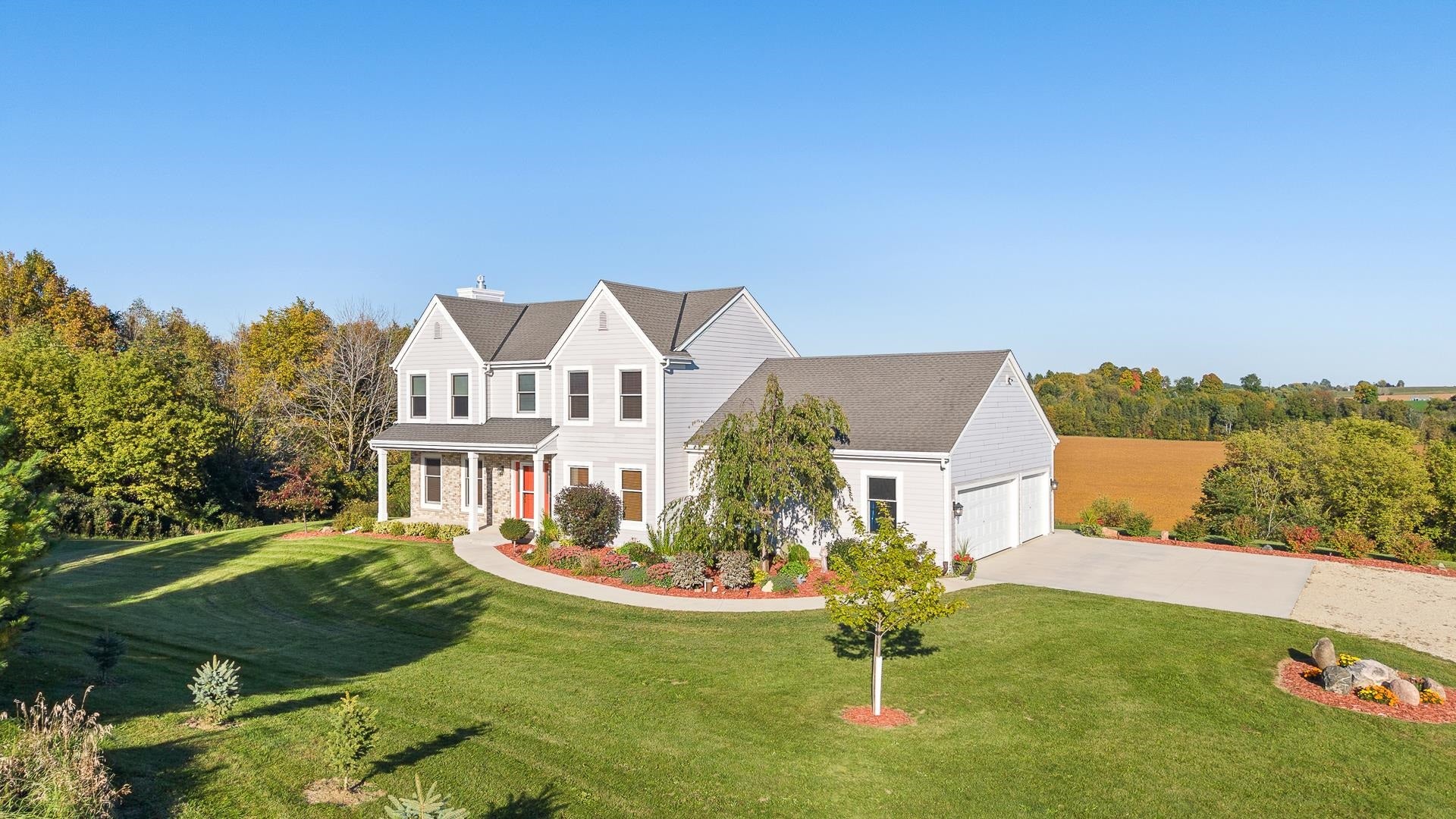 9660 Skyline Drive, Wayne, WI 53002