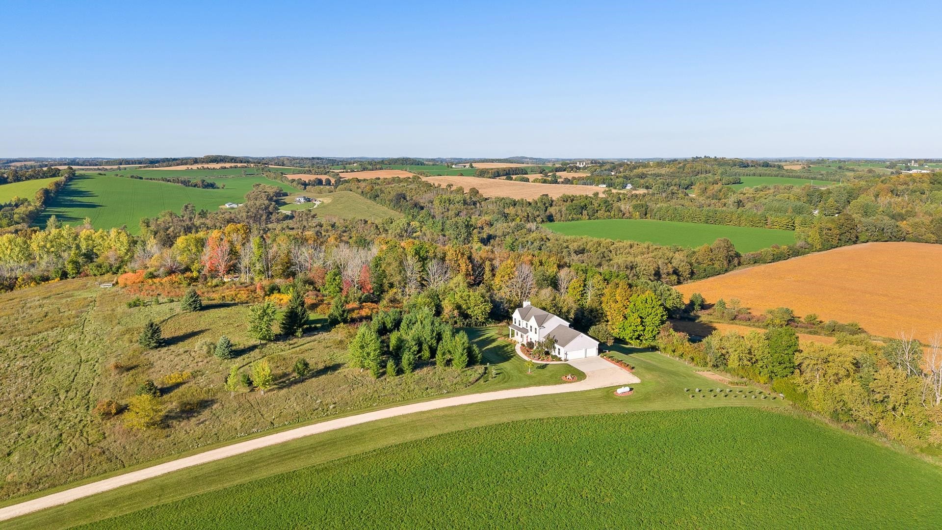 9660 Skyline Drive, Wayne, WI 53002