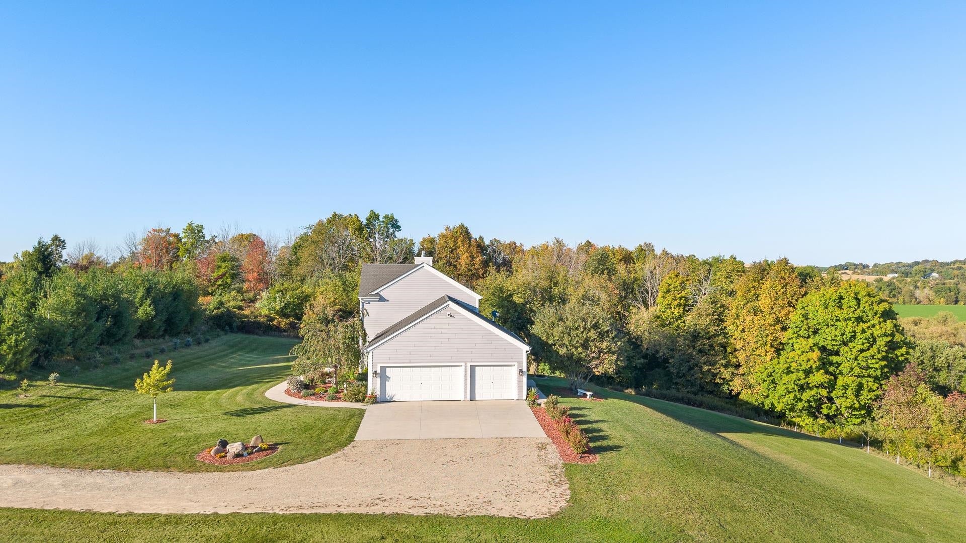 9660 Skyline Drive, Wayne, WI 53002