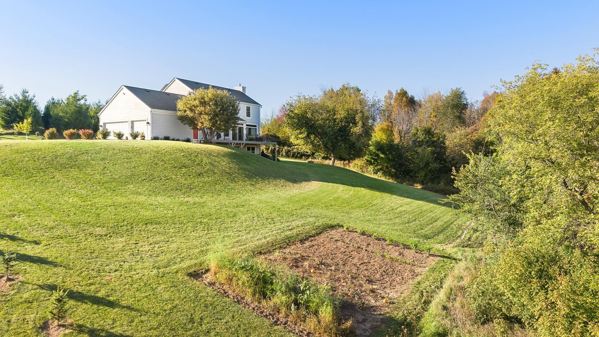 9660 Skyline Drive, Wayne, WI 53002