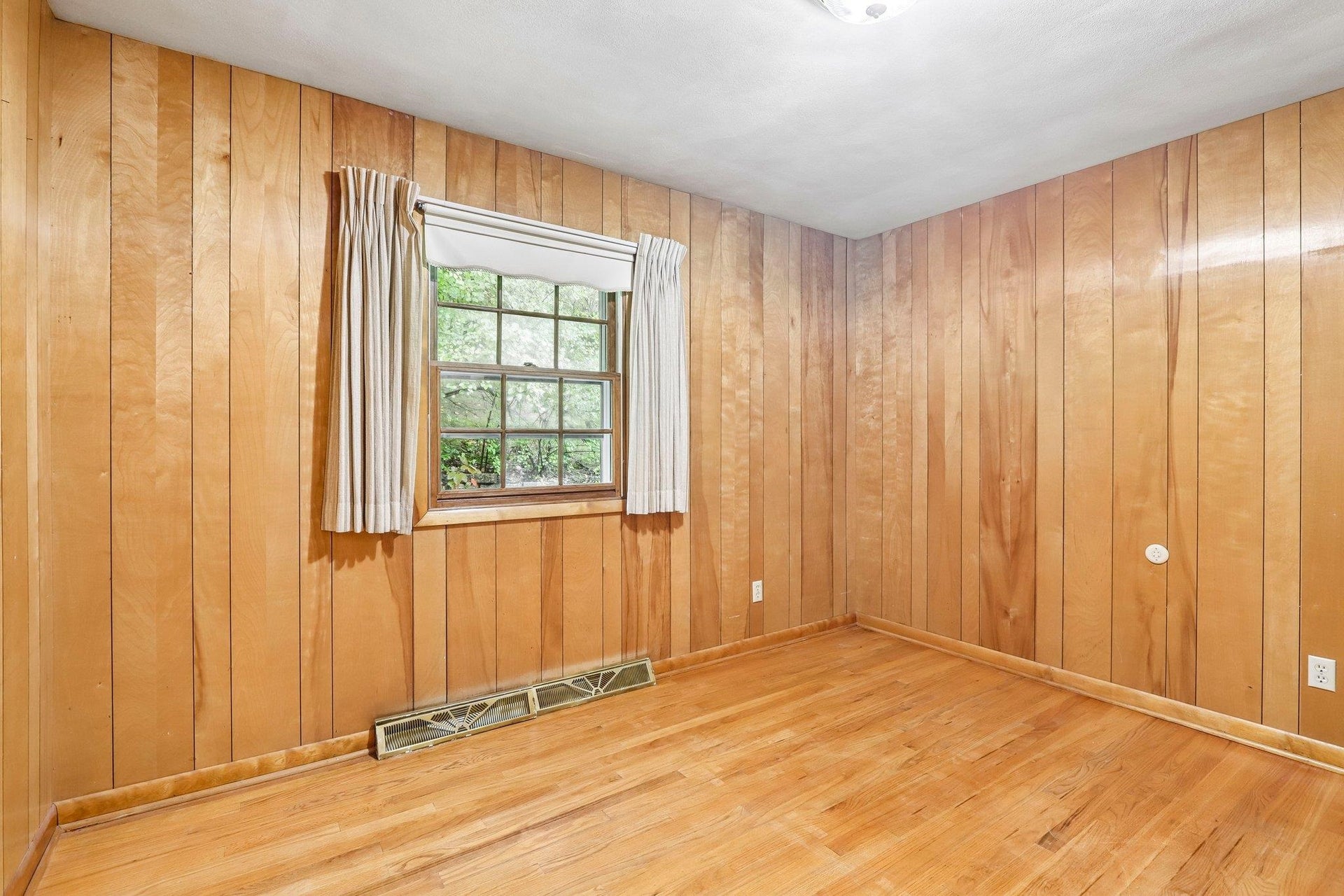 6006 Greentree Road, Madison, WI 53711
