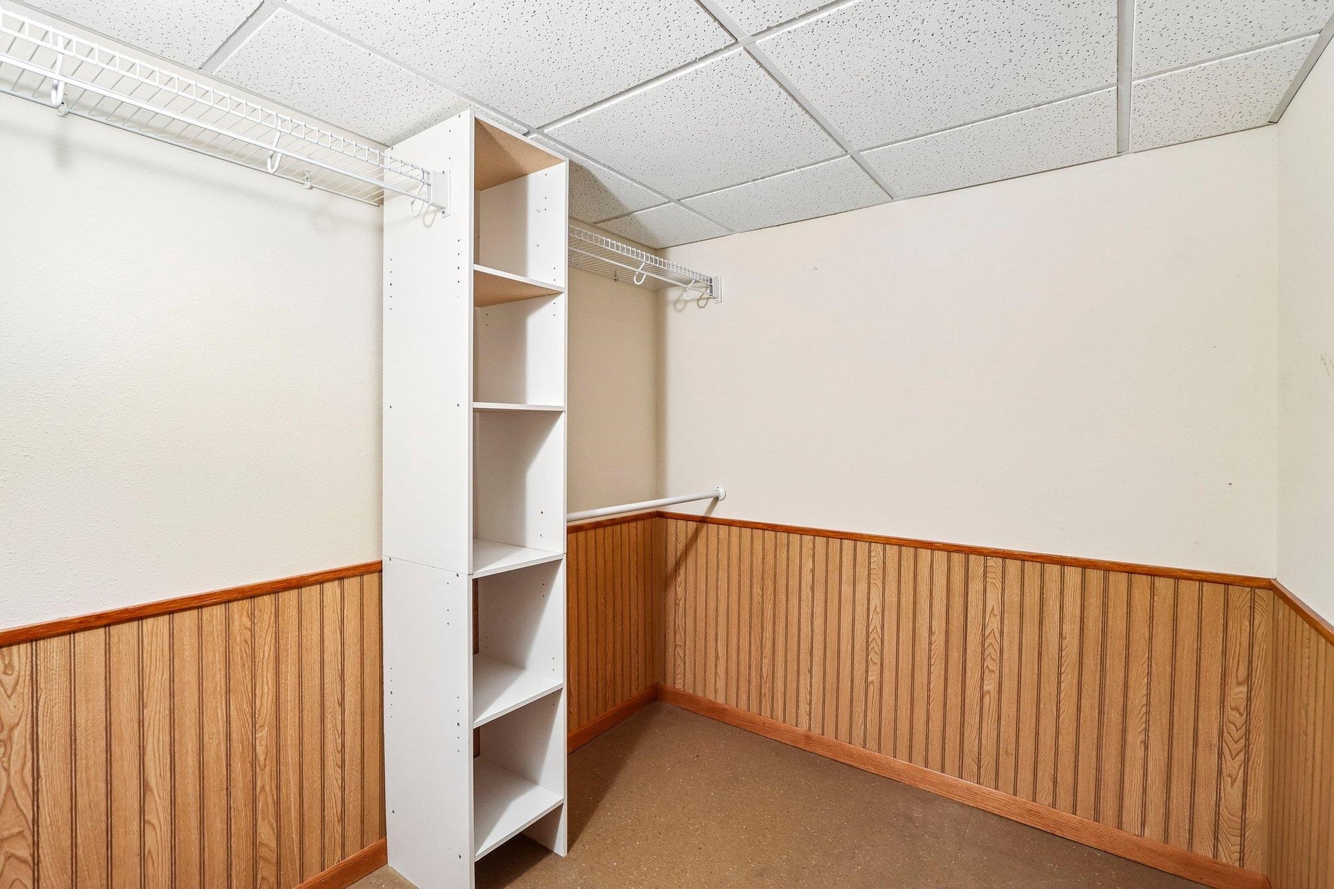 6006 Greentree Road, Madison, WI 53711
