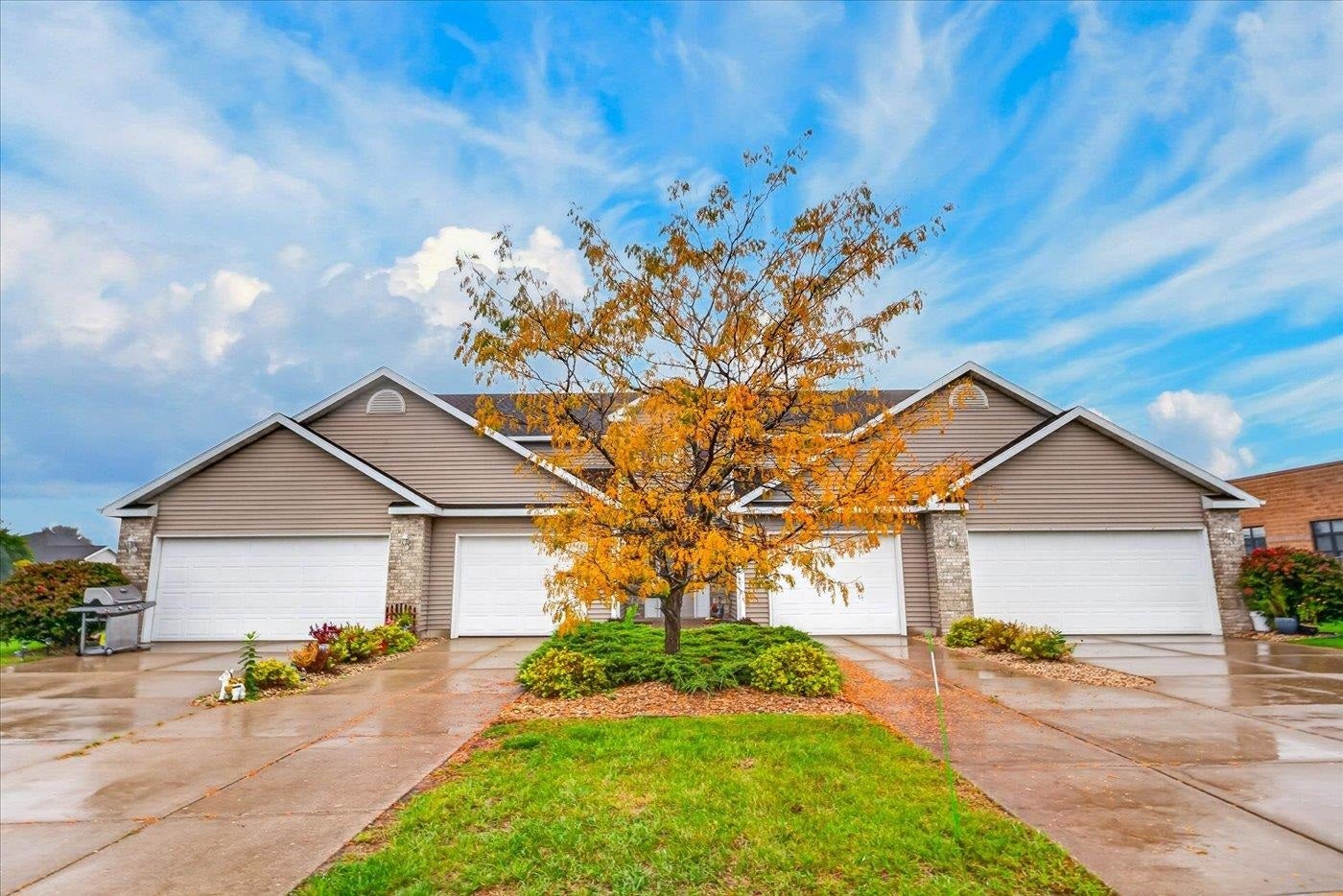 215 Douglas Drive, Brooklyn, WI 53521