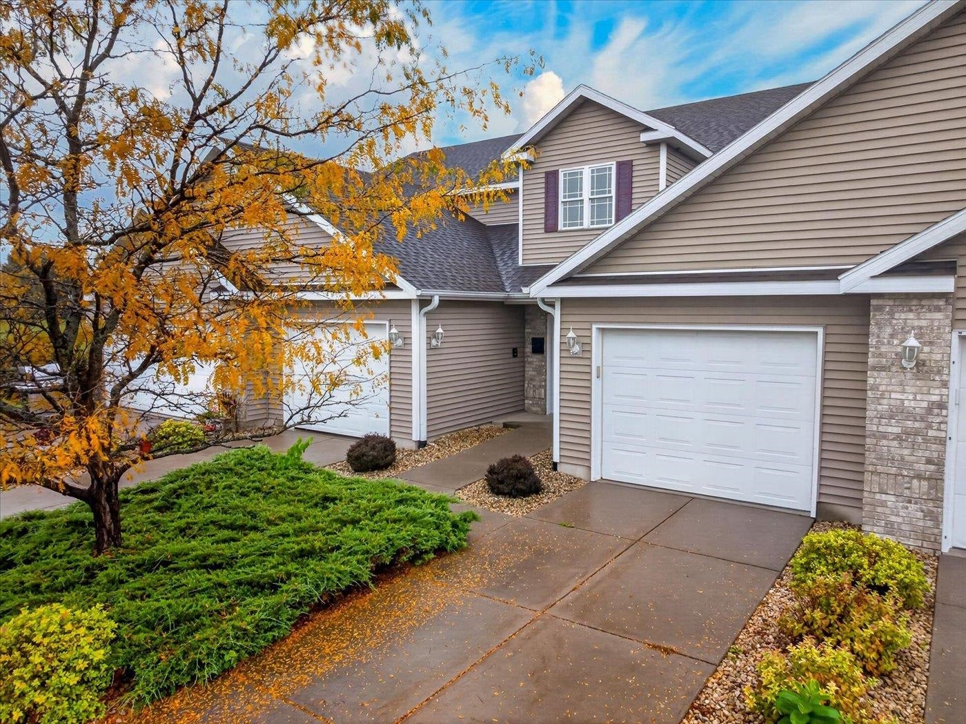 215 Douglas Drive, Brooklyn, WI 53521