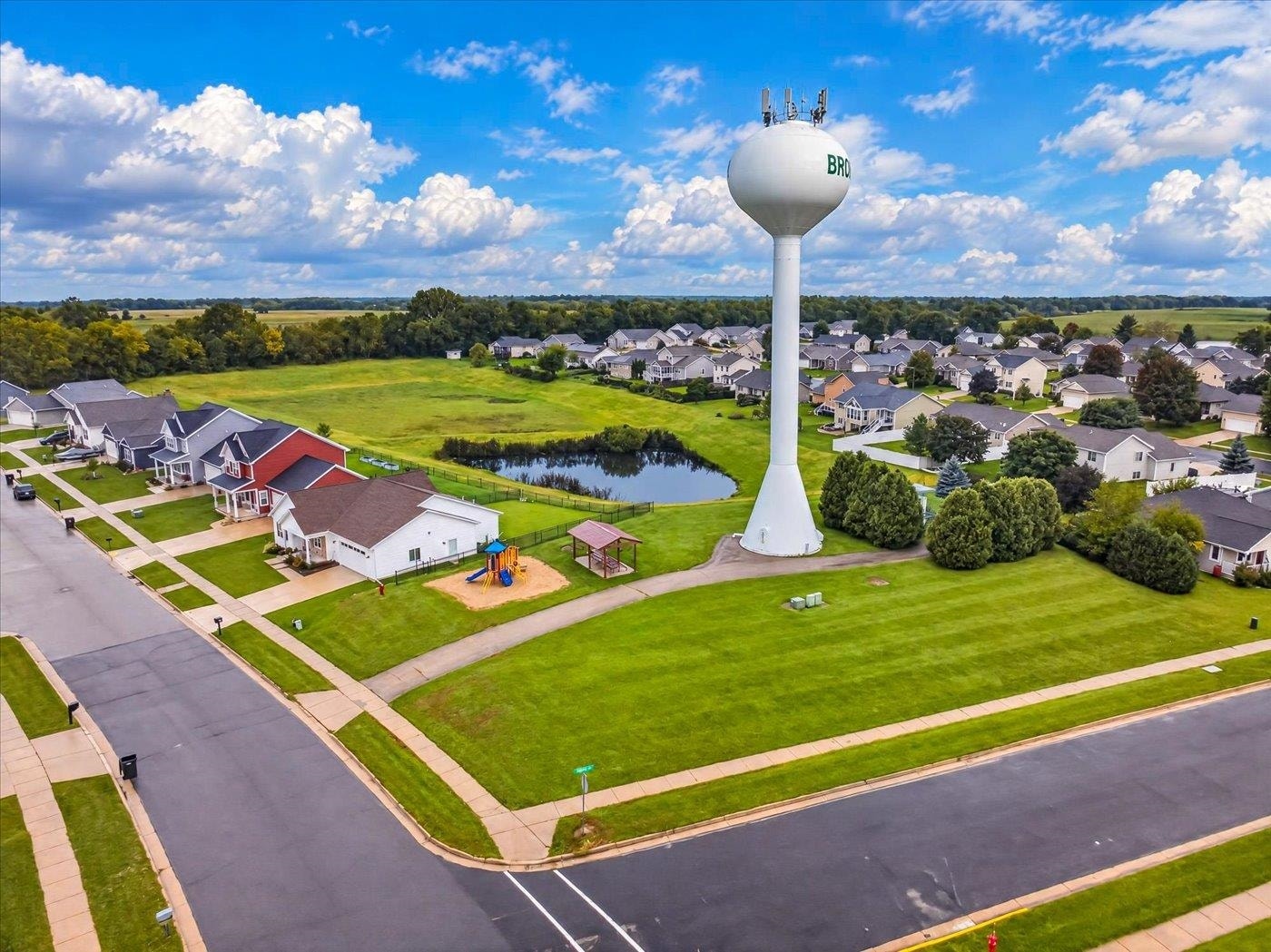 215 Douglas Drive, Brooklyn, WI 53521