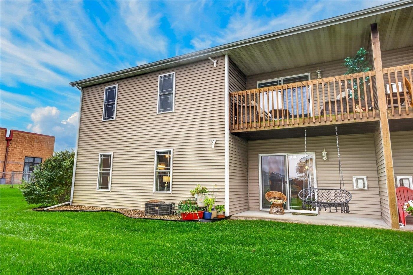 215 Douglas Drive, Brooklyn, WI 53521