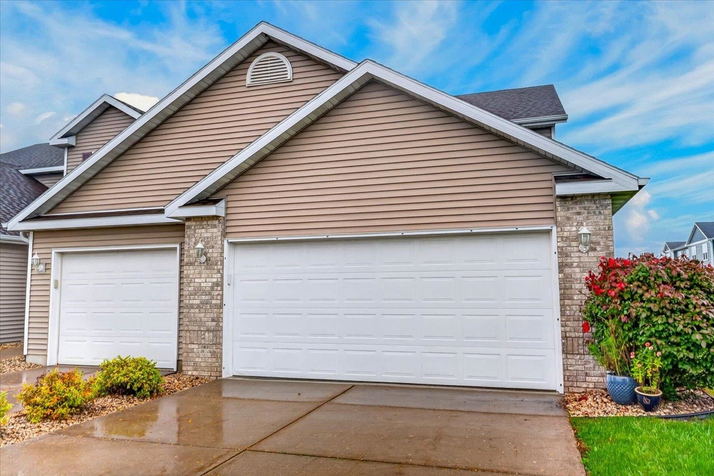 215 Douglas Drive, Brooklyn, WI 53521