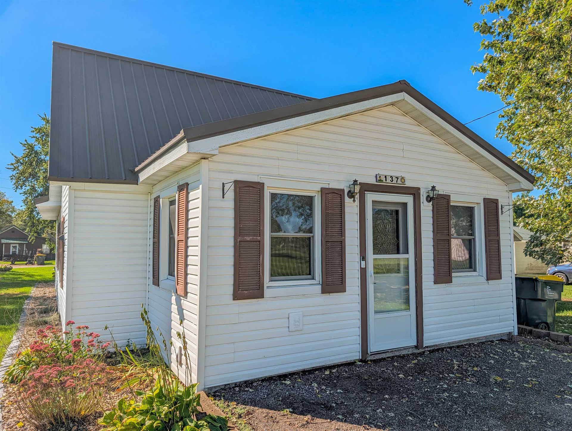 137 W Exchange Street, Lone Rock, WI 53556